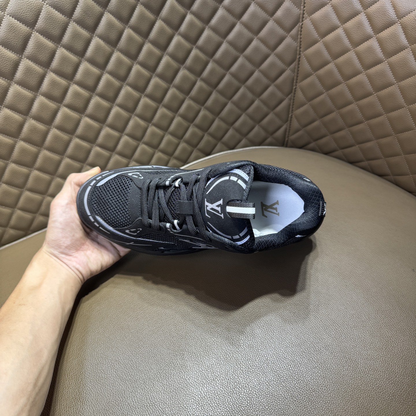 LV Style Men's Shoes style reference detail image 8 from source 780882