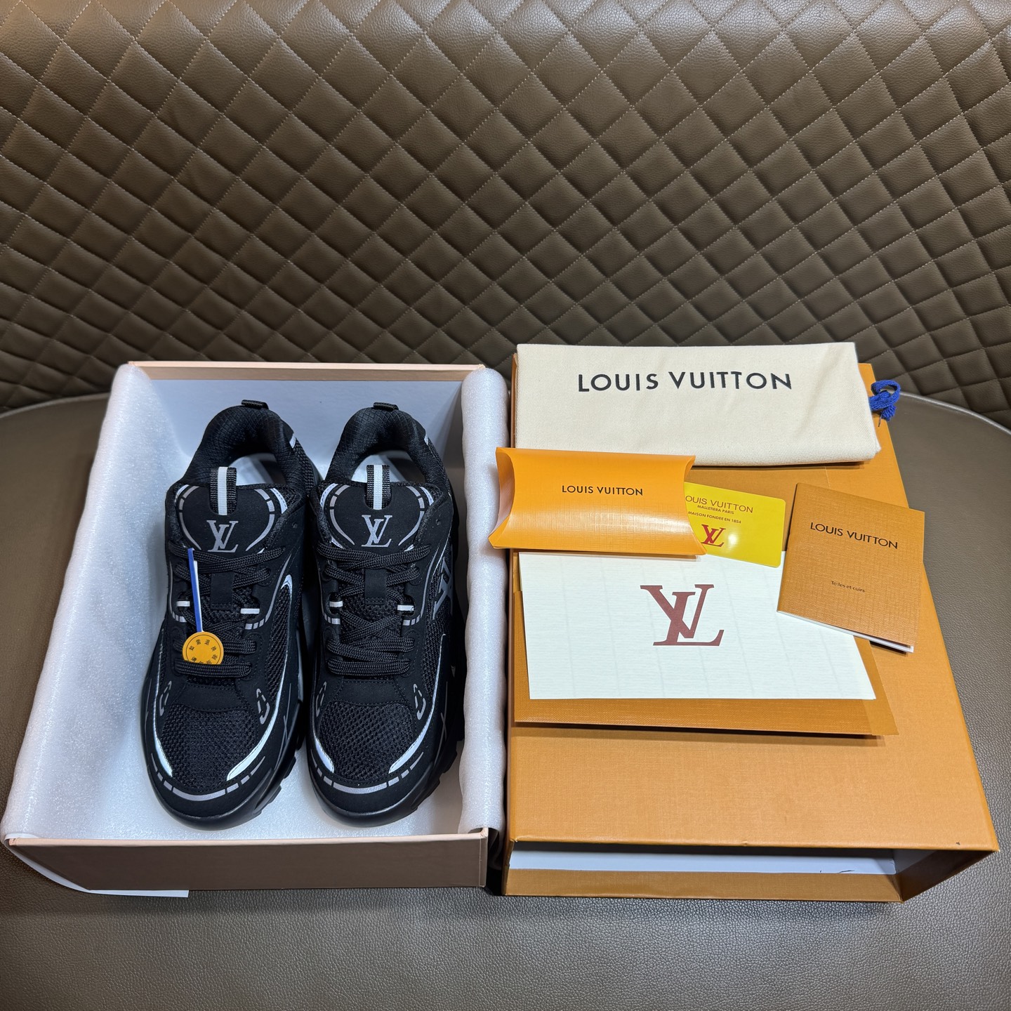 LV Style Men's Shoes style reference detail image 1 from source 780882