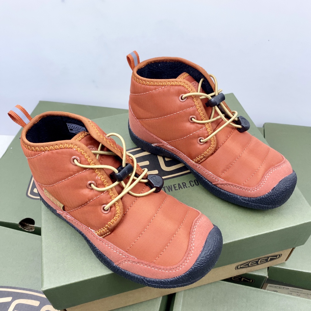 NO:575323,Keen Polo Plush Polo Boots Sizes 26-37 This pair of plush polo boots will not disappoint you. Shangjio has a camping style. The contrasting colors are stunning and good-looking. The collar, tongue and insole are designed with plush to keep you warm!  The elastic shoelaces make it easy for children to put on and take off by themselves. It’s really worth buying a pair to try!  ,snow boots,boots,19860909Keen 马球加绒靴 尺码26-37 这双加绒马球靴更不会让你失望 上jio很露营风 撞色的配色绝绝子又好看 鞋口鞋舌鞋垫加绒设计保暖效果刚刚好！ 松紧鞋带方便小朋友自己穿脱真的很值得入手一双试试！,雪地靴,boots,,Children's