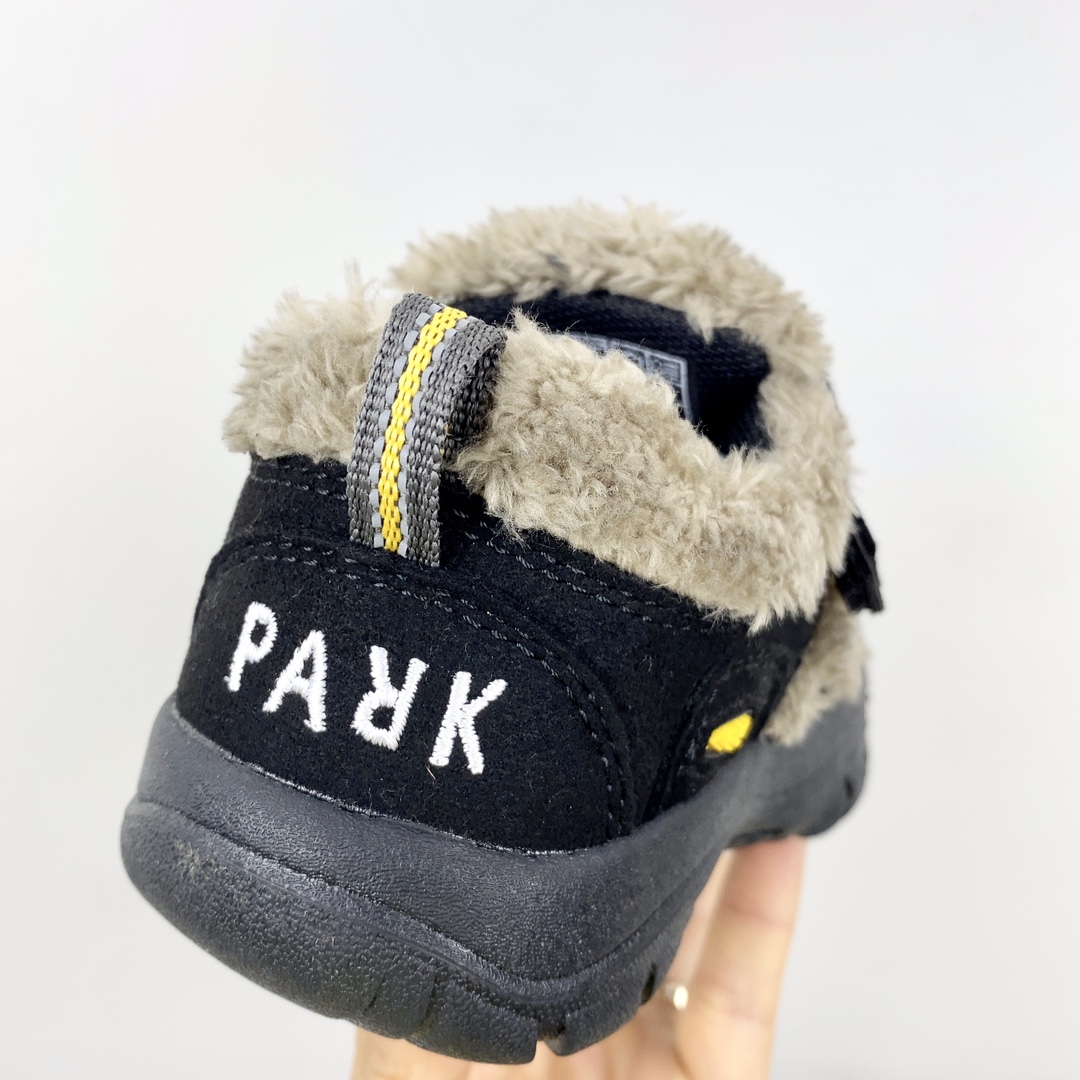 图片[5]-加绒KEEN冬季新款毛毛户外儿童登山鞋 尺码：24-37码 超赞的PARK shop联名系列🆕 毛毛拼接鞋面，质感超赞👍🏻 户外登山的保护鞋头✌🏻 橡胶耐磨防滑大底✔️ 脚感超赞超舒适☁️-选品中心