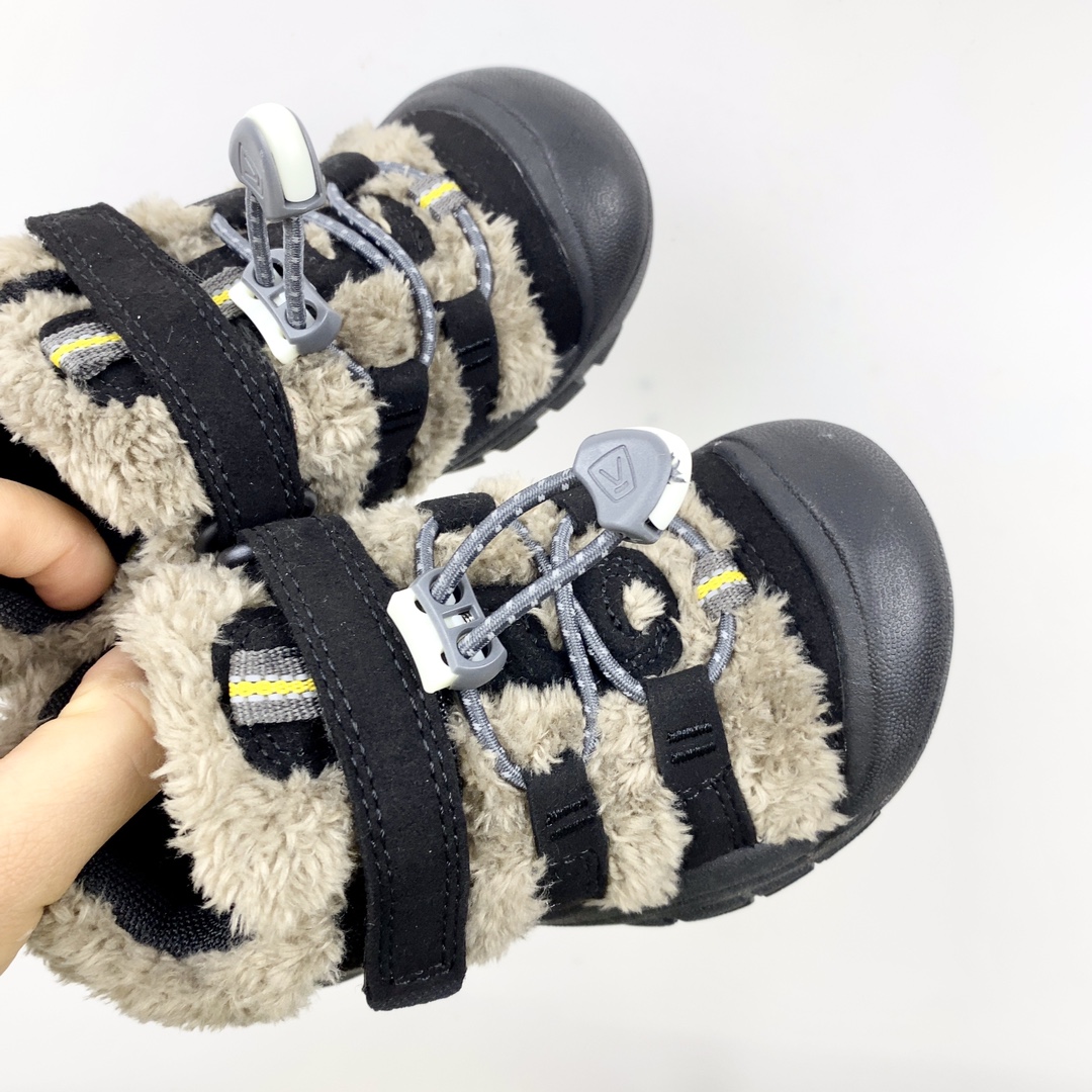 图片[4]-加绒KEEN冬季新款毛毛户外儿童登山鞋 尺码：24-37码 超赞的PARK shop联名系列🆕 毛毛拼接鞋面，质感超赞👍🏻 户外登山的保护鞋头✌🏻 橡胶耐磨防滑大底✔️ 脚感超赞超舒适☁️-选品中心