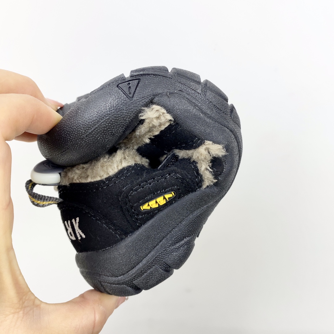 图片[9]-加绒KEEN冬季新款毛毛户外儿童登山鞋 尺码：24-37码 超赞的PARK shop联名系列🆕 毛毛拼接鞋面，质感超赞👍🏻 户外登山的保护鞋头✌🏻 橡胶耐磨防滑大底✔️ 脚感超赞超舒适☁️-选品中心