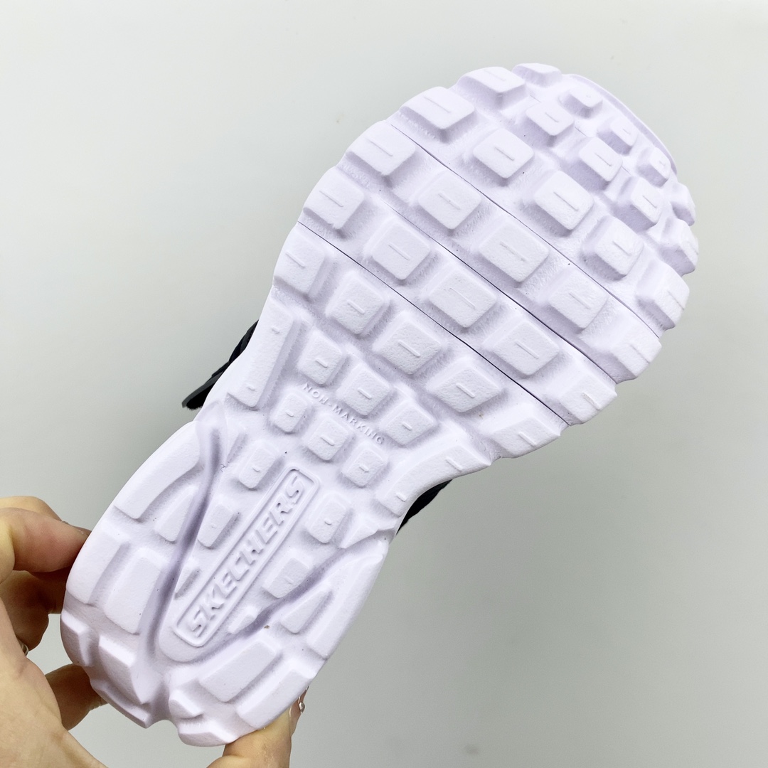 图片[9]-斯凯奇加绒中帮儿童棉鞋雪地靴 工艺做工细节材质都完美演绎💯 贴心加绒，保暖又舒适❄️ 专为儿童设计的镭射切割大底👍🏻-选品中心