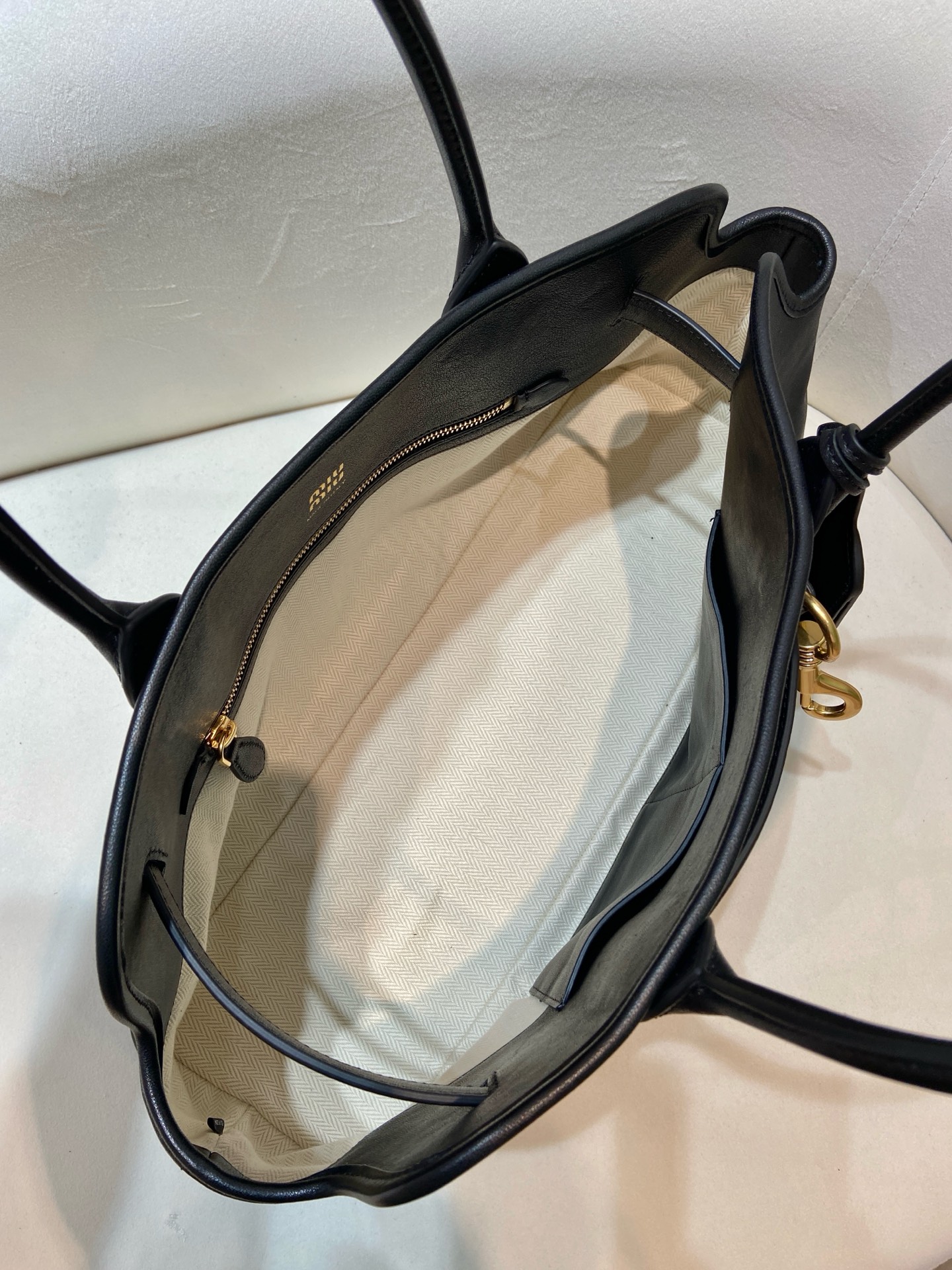 Aventure Linen Blend Tote Bag with Leather Strap & Gold Hardware 9 i1743664973113 5122 0 7