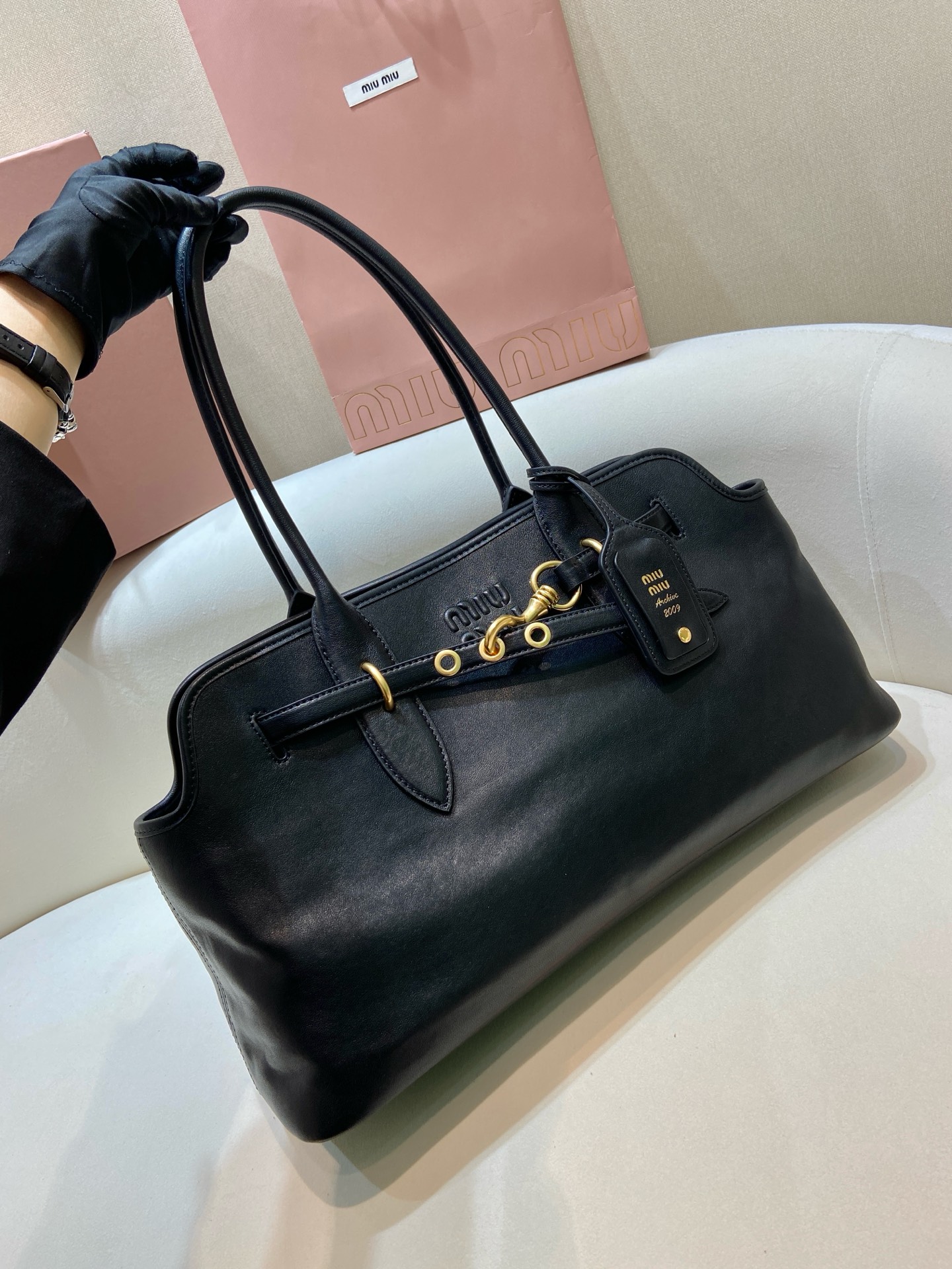 Aventure Linen Blend Tote Bag with Leather Strap & Gold Hardware 3 i1743664974004 8836 0 1
