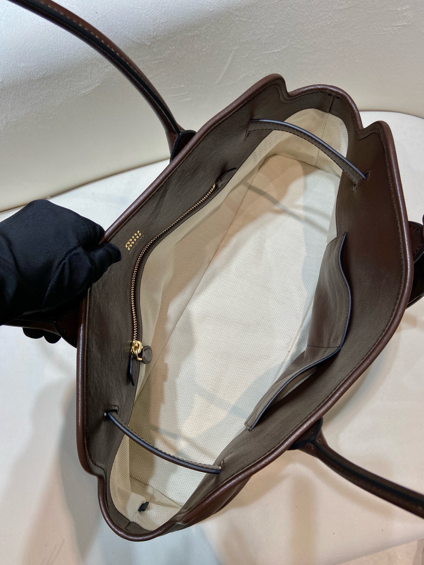 Aventure Large Tote Bag, Linen Blend, Golden Hardware, Detachable Leather Charm 9 i1743665249468 1822 0 8