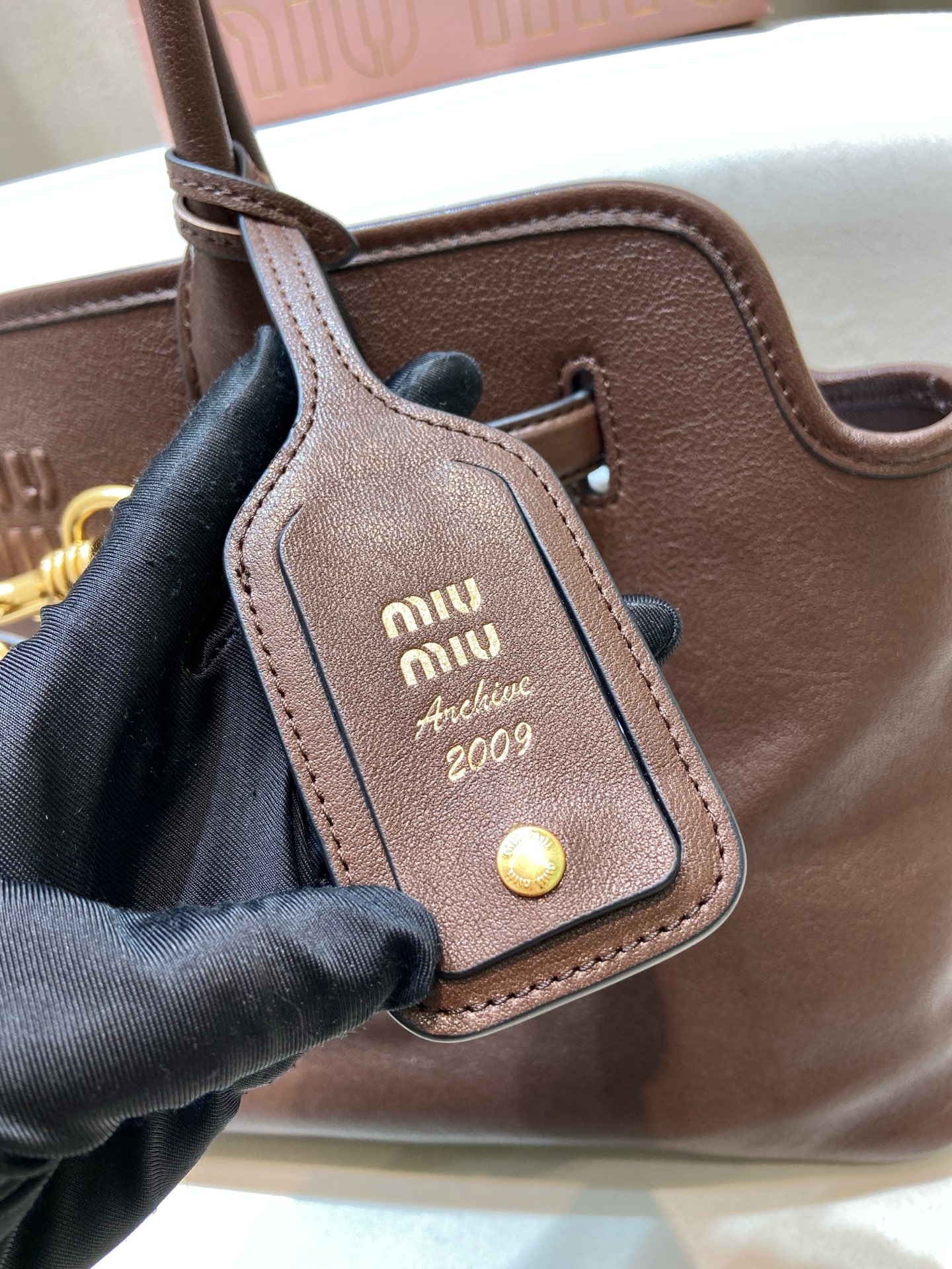 Aventure Large Tote Bag, Linen Blend, Golden Hardware, Detachable Leather Charm 10 i1743665249653 451 0 7