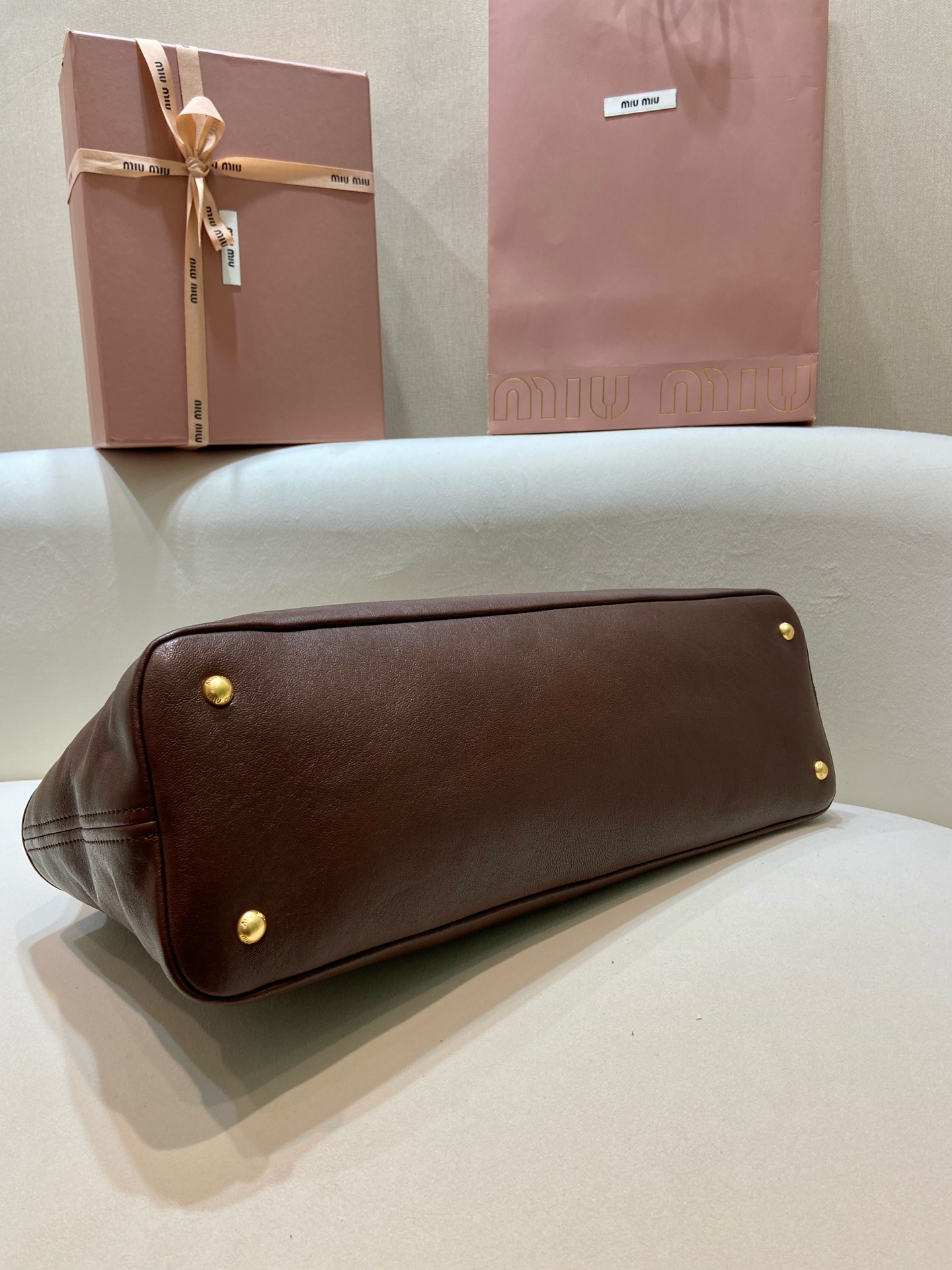 Aventure Large Tote Bag, Linen Blend, Golden Hardware, Detachable Leather Charm 7 i1743665250276 1048 0 5