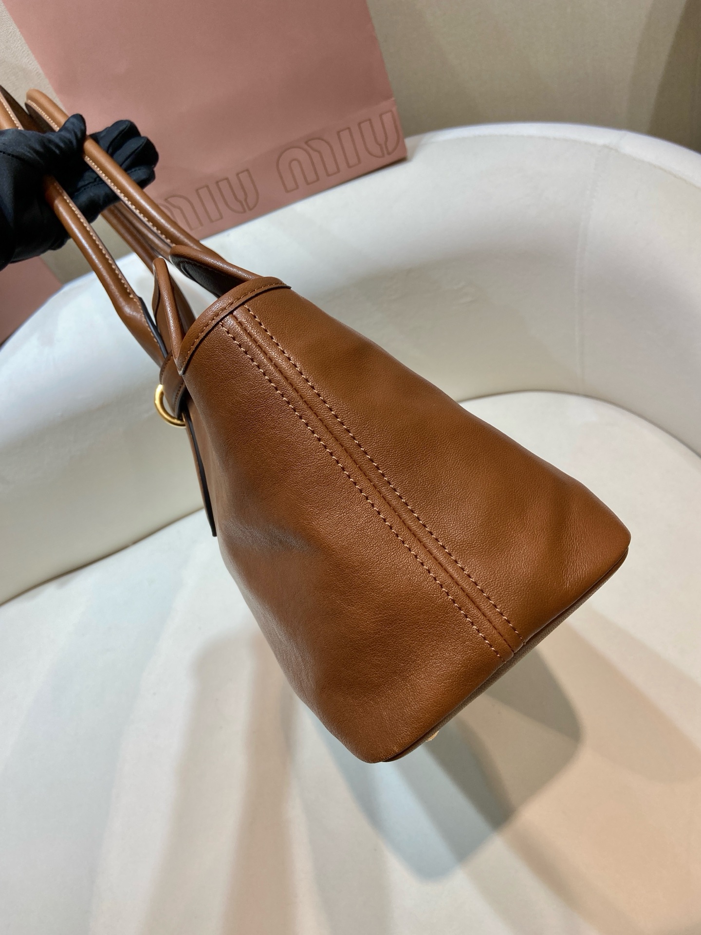 Aventure Handbag: Linen Blend, Detachable Leather Tag, & Gold Hardware - Spacious 7 i1743665394618 8096 0 4