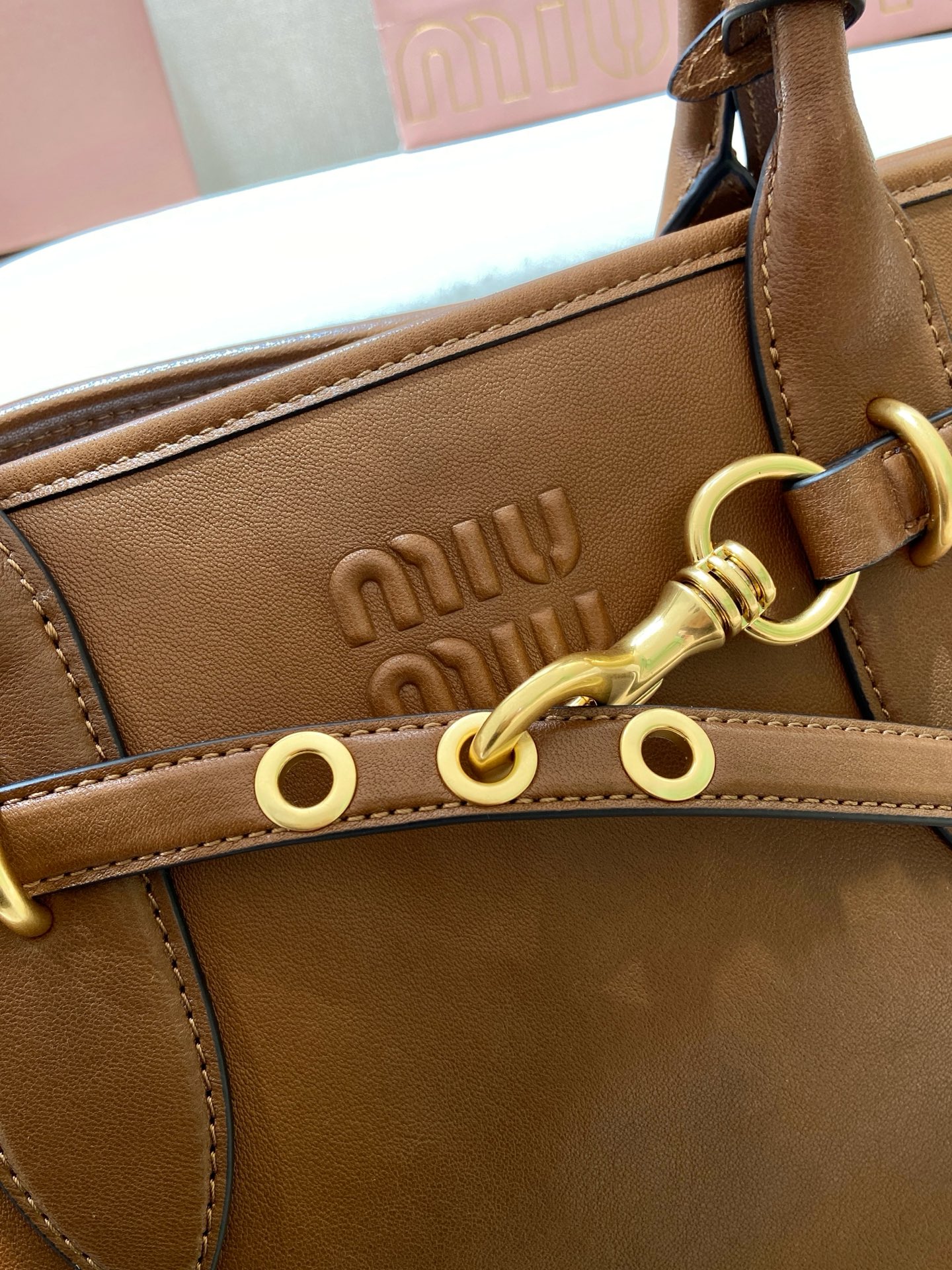 Aventure Handbag: Linen Blend, Detachable Leather Tag, & Gold Hardware - Spacious 8 i1743665394802 8403 0 5