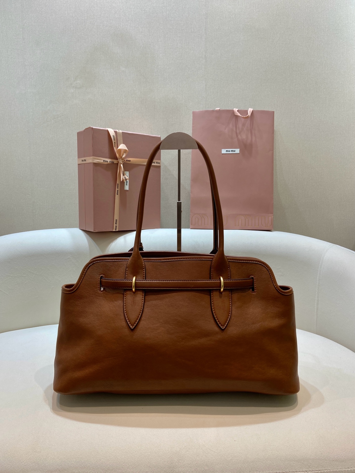 Aventure Handbag: Linen Blend, Detachable Leather Tag, & Gold Hardware - Spacious 5 i1743665395596 5751 0 3