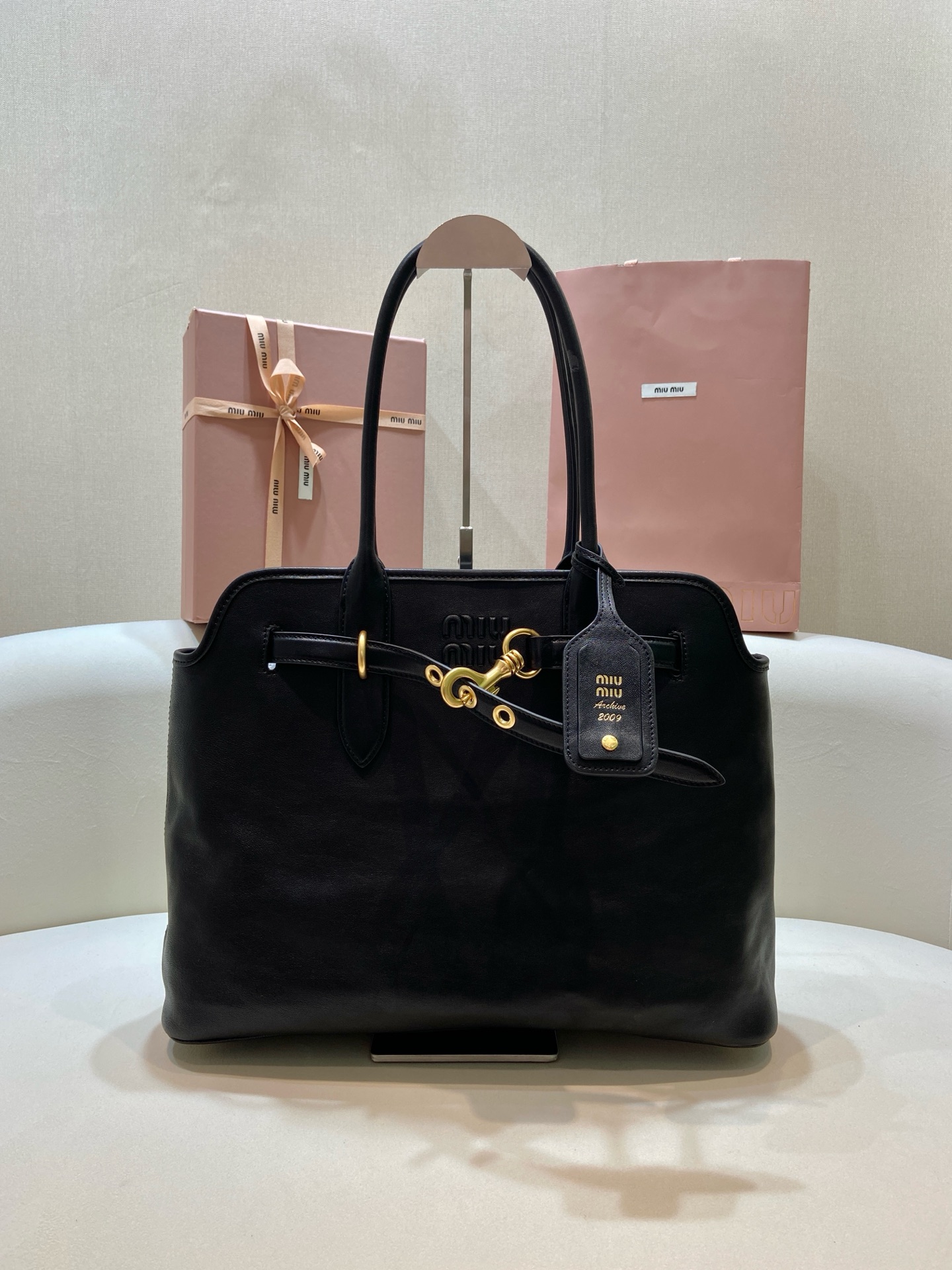 Aventure Linen Blend Tote Bag with Leather Shoulder Strap | Spacious & Stylish 2 i1744013400601 3902 0 0
