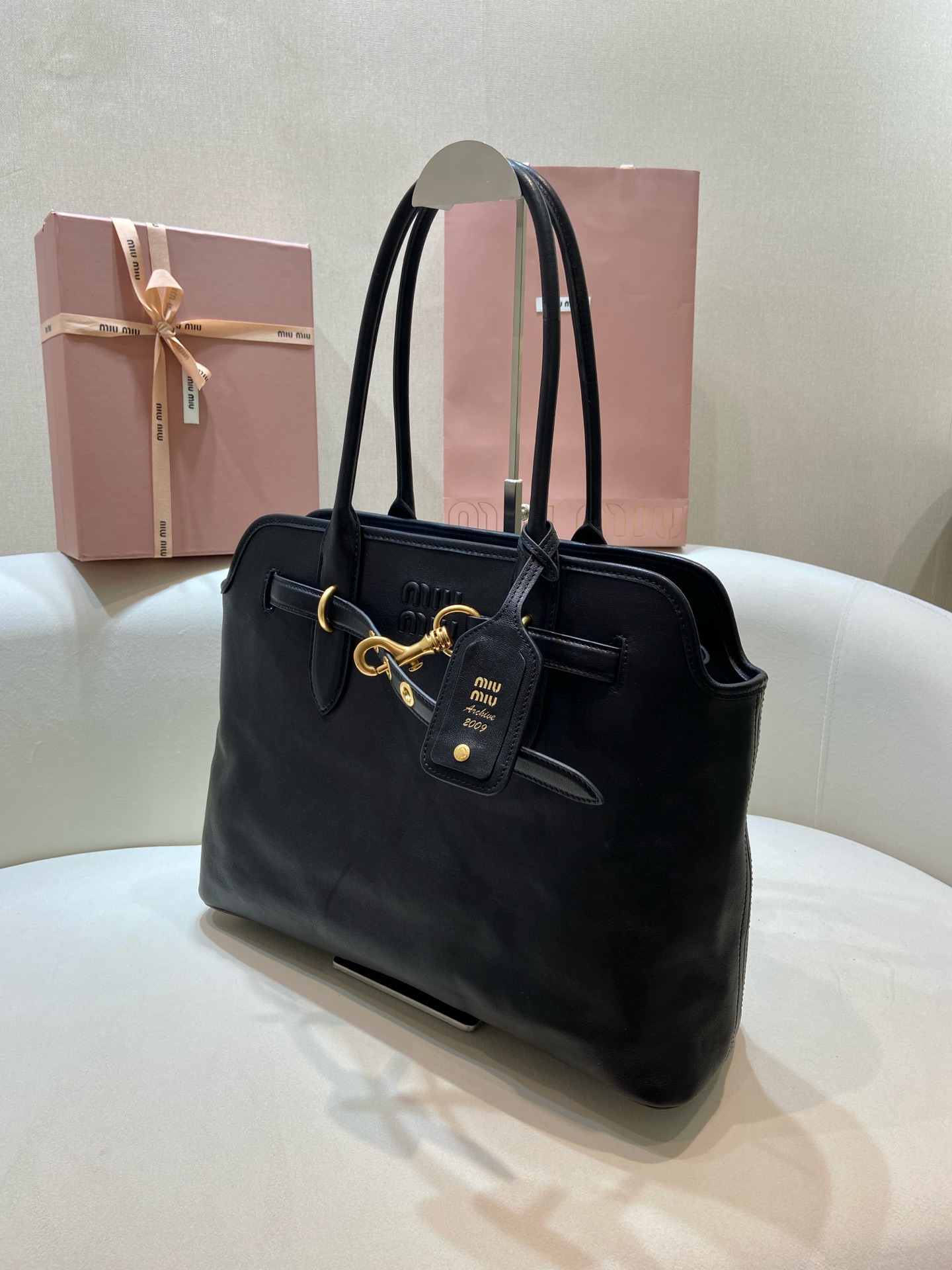 Aventure Linen Blend Tote Bag with Leather Shoulder Strap | Spacious & Stylish 4 i1744013400601 9179 0 2