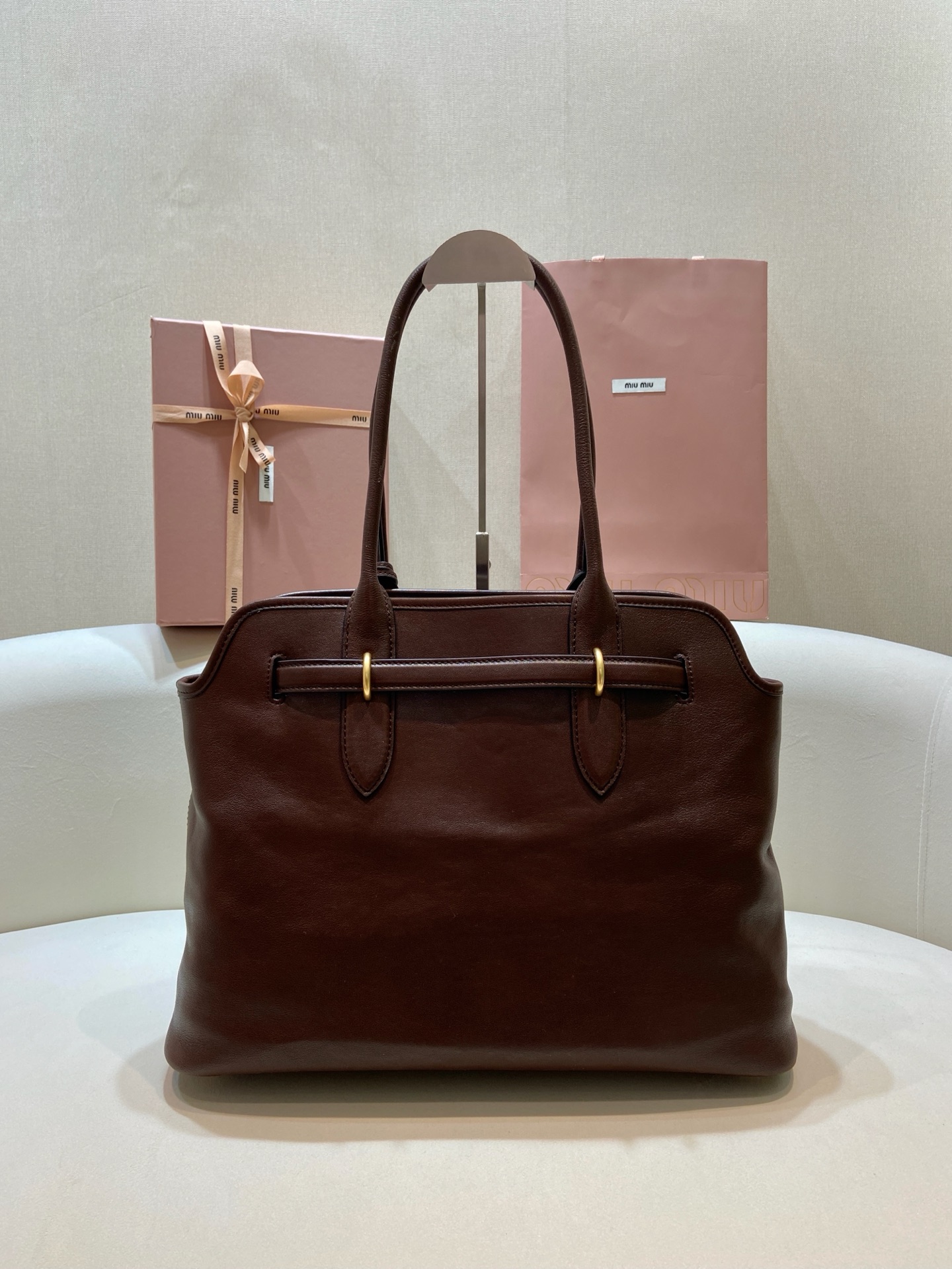 Aventure Style Large Tote Bag with Leather Strap & Gold Hardware - Chic & Roomy 5 i1744013972249 511 0 3