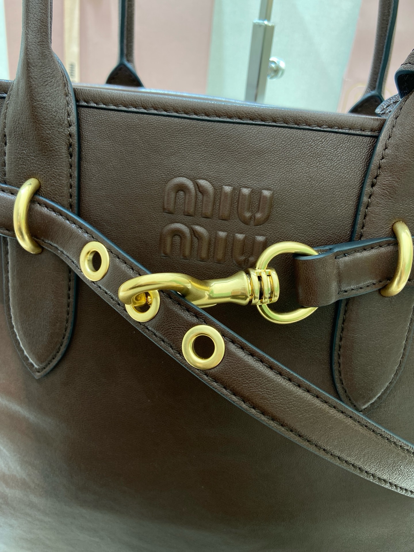 Aventure Style Large Tote Bag with Leather Strap & Gold Hardware - Chic & Roomy 10 i1744013972918 1578 0 6