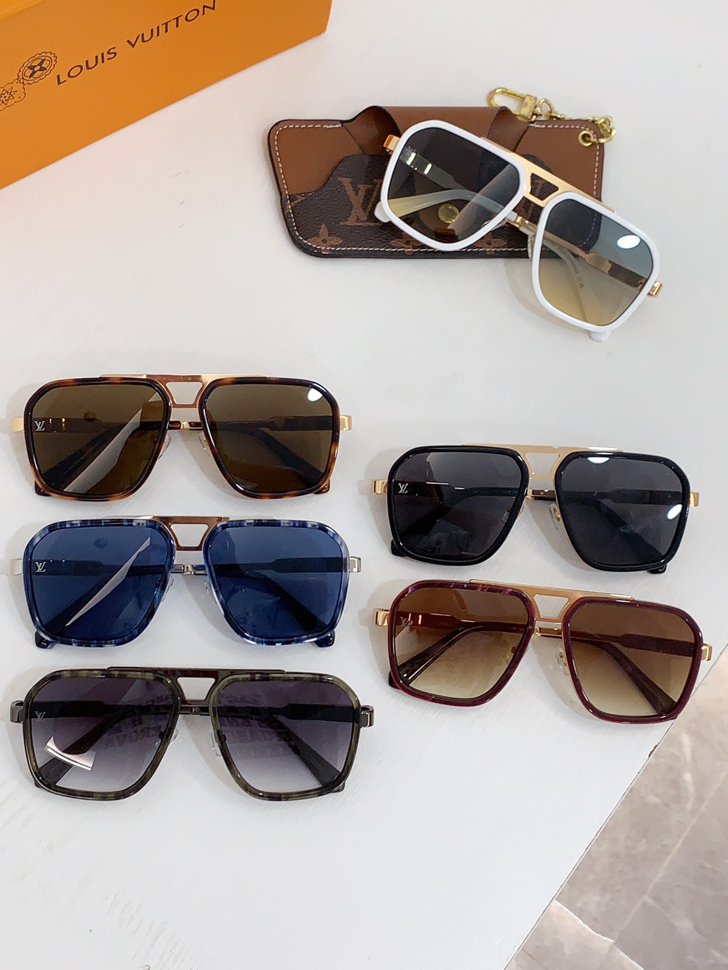 LOUISVUITTO*MODELZ2000USIZE58口16-145