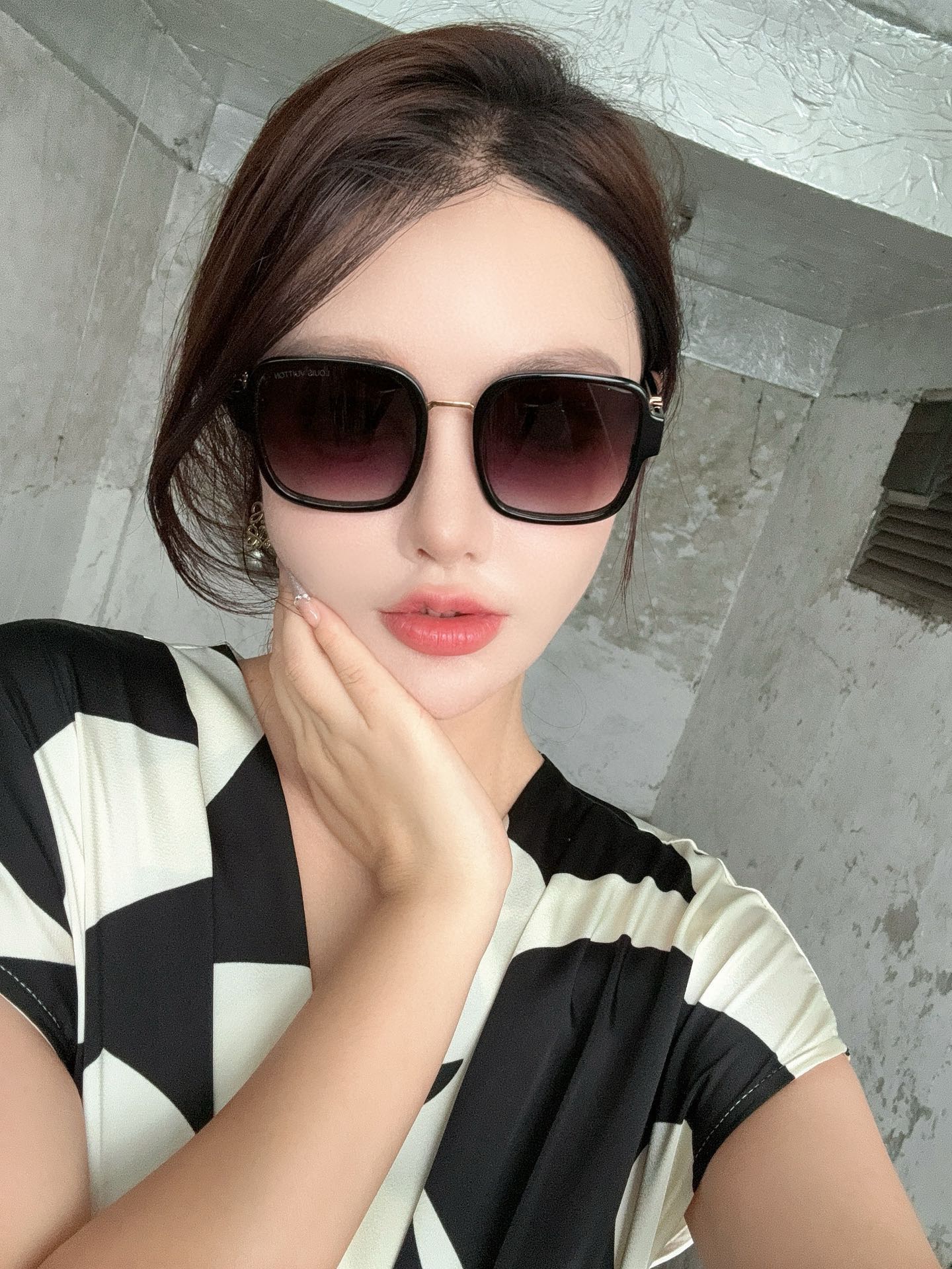 Louis Vuitton 
ModelZ1760
size52口20 145

