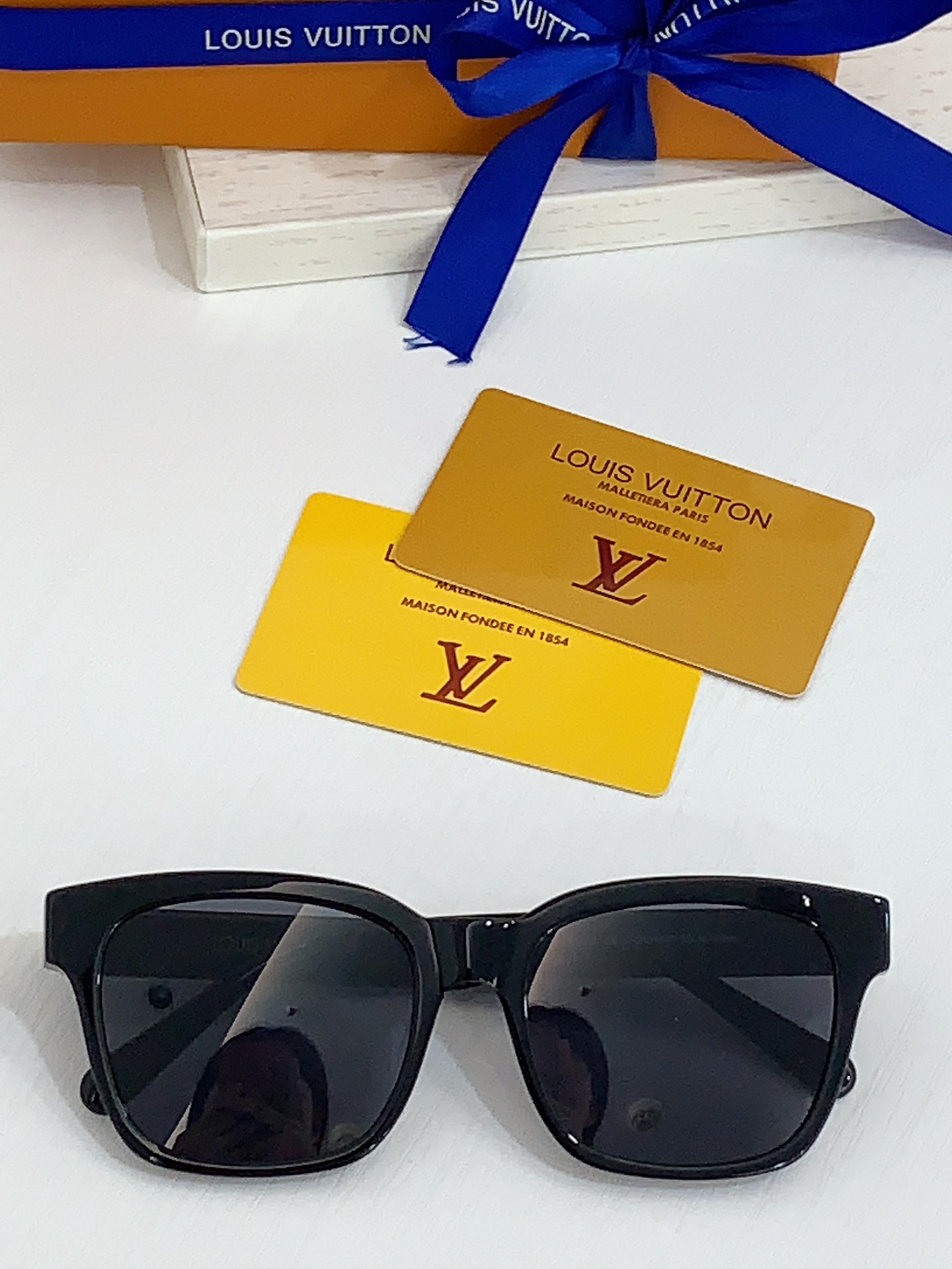  LOUIS VUITTO*
MODEL：Z2580U
SIZE：55口18-145
