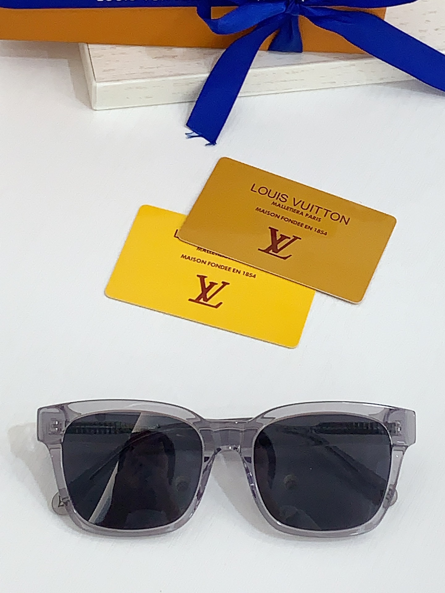  LOUIS VUITTO*
MODEL：Z2580U
SIZE：55口18-145
