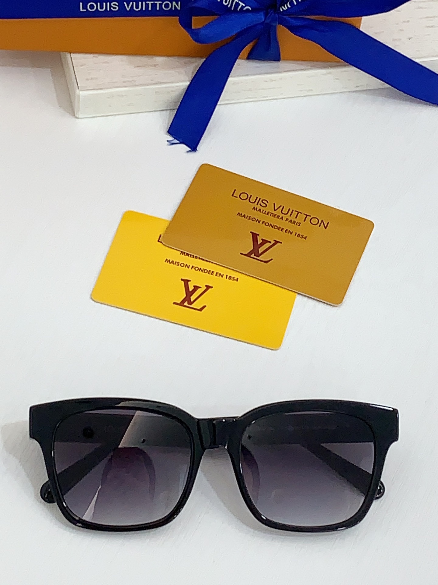  LOUIS VUITTO*
MODEL：Z2580U
SIZE：55口18-145
