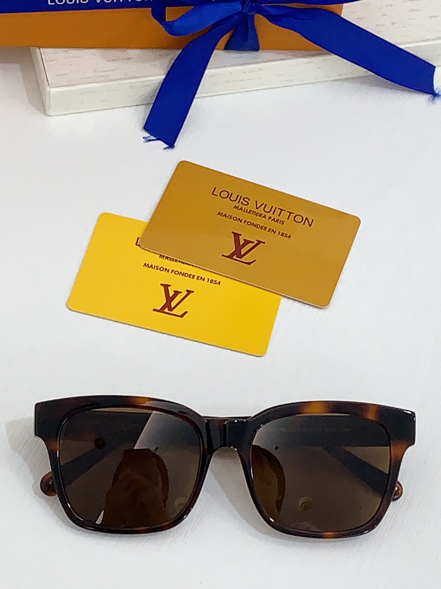  LOUIS VUITTO*
MODEL：Z2580U
SIZE：55口18-145
