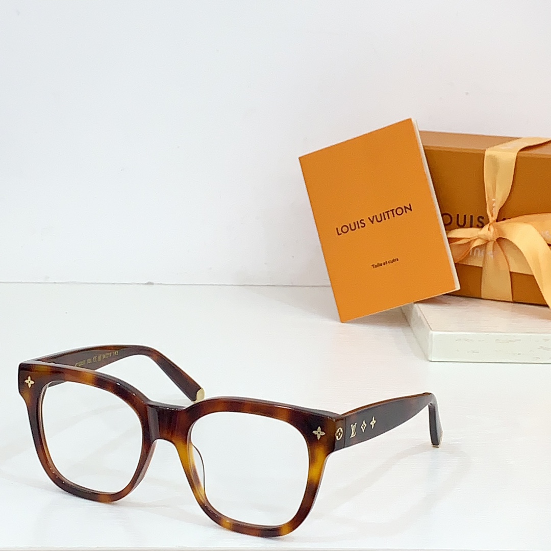 NO:927438,My Monogram Square sunglasses continue the timeless charm of classic silhouettes, with elegant wide temples and frames MODELZ1525W Size52 21- Exquisite Monogram flowers and LV letters are embellished on the temples and tips, slowly telling the brand story and making them an ideal choice for daily travel. Glasses, sunglasses, sunglasses, glasses, louis vuitton19860909My Monogram Square 太阳眼镜延续经典轮廓跨越时间的魅力,搭配优雅宽幅镜腿和镜框 MODELZ1525W Size52 21- 精巧 Monogram 花卉和 LV 字母点缀镜腿和桩头,缓缓道出品牌故事,成就日常出行的理想之选.眼镜墨镜太阳镜,眼镜,louis vuitton,glasses