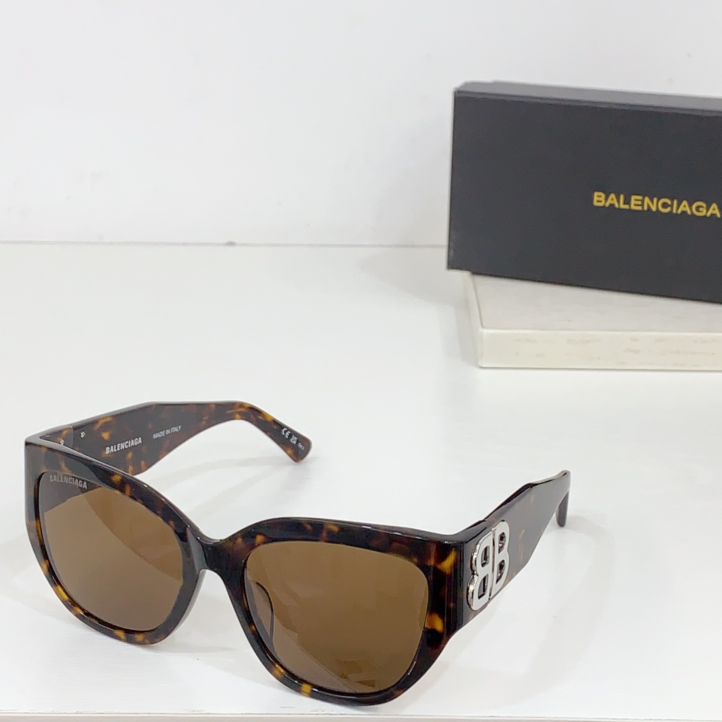  BALENCIAG* 新品
MODEL：BB0323S
SIZE：55口19-135
