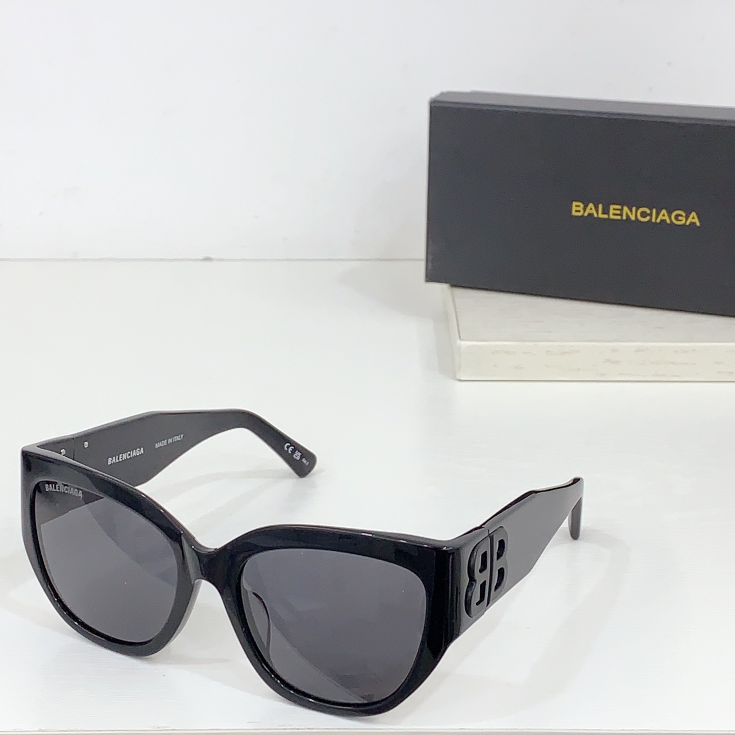  BALENCIAG* 新品
MODEL：BB0323S
SIZE：55口19-135
