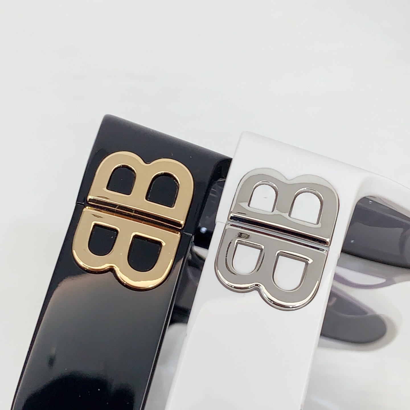  BALENCIAG* 新品
MODEL：BB0323S
SIZE：55口19-135
