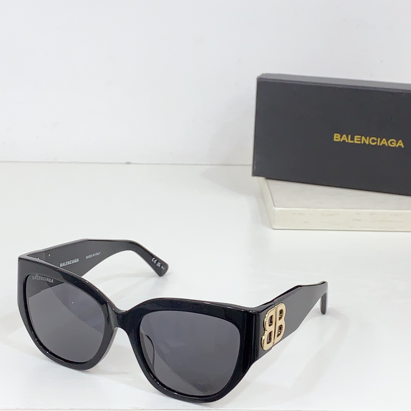 BALENCIAG* 新品
MODEL：BB0323S
SIZE：55口19-135
