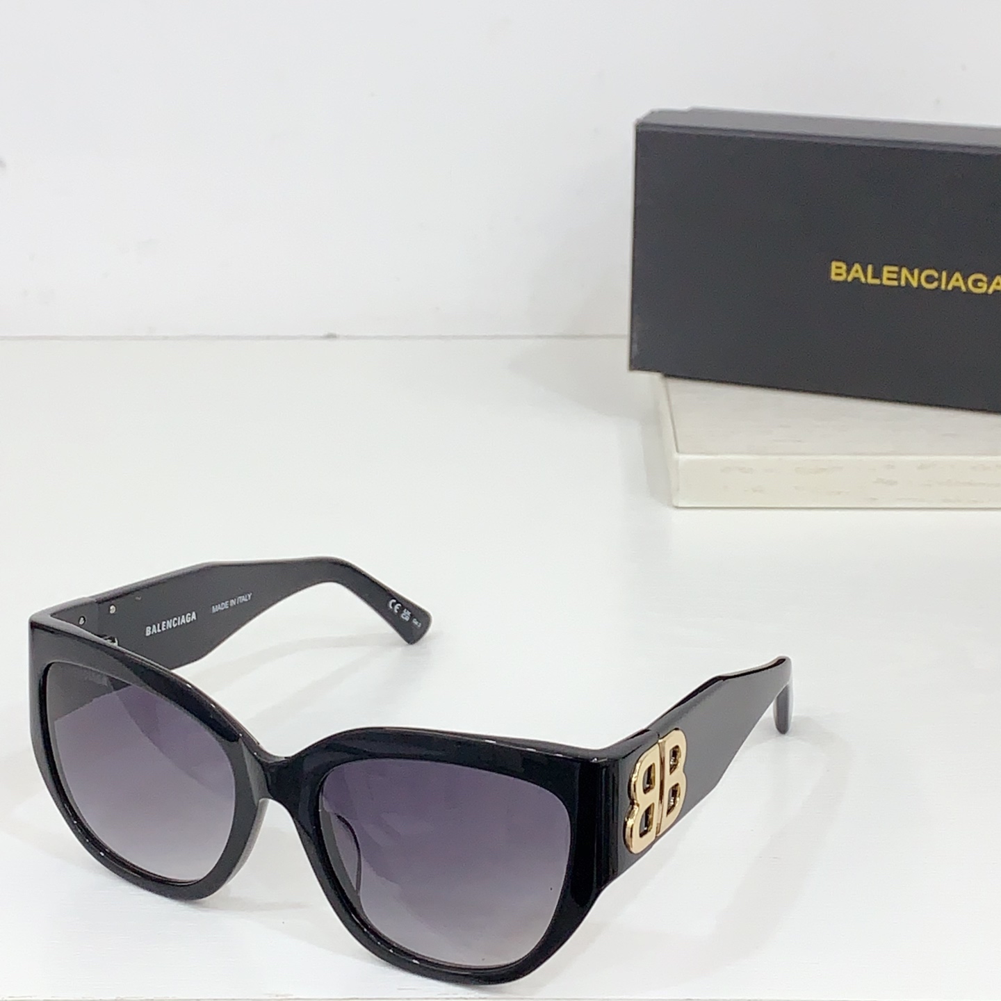  BALENCIAG* 新品
MODEL：BB0323S
SIZE：55口19-135

