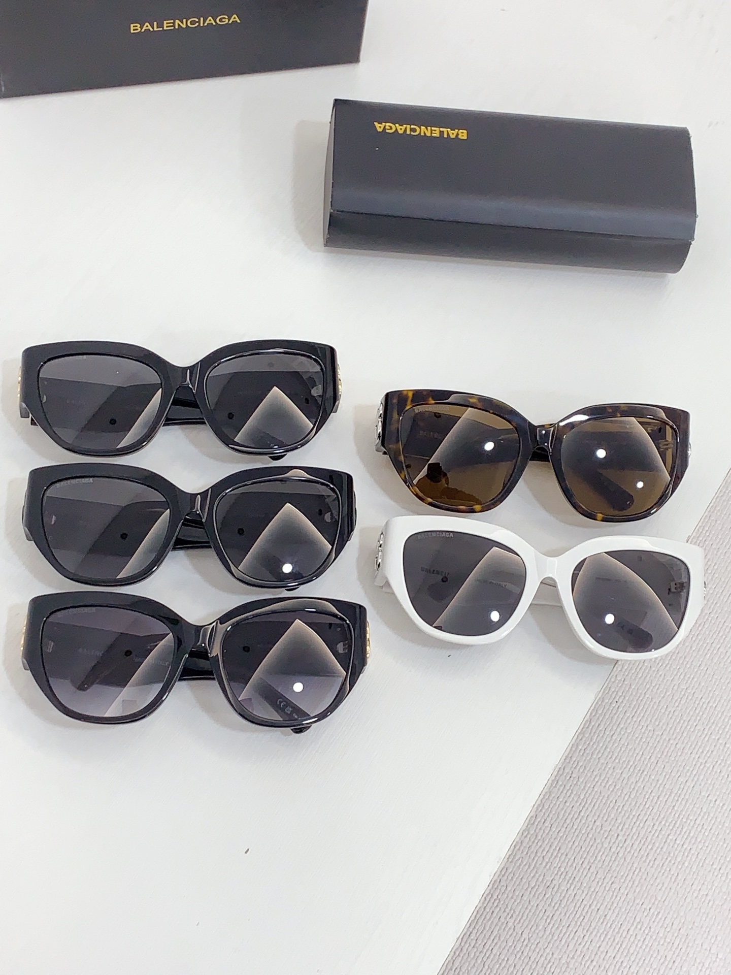  BALENCIAG* 新品
MODEL：BB0323S
SIZE：55口19-135

