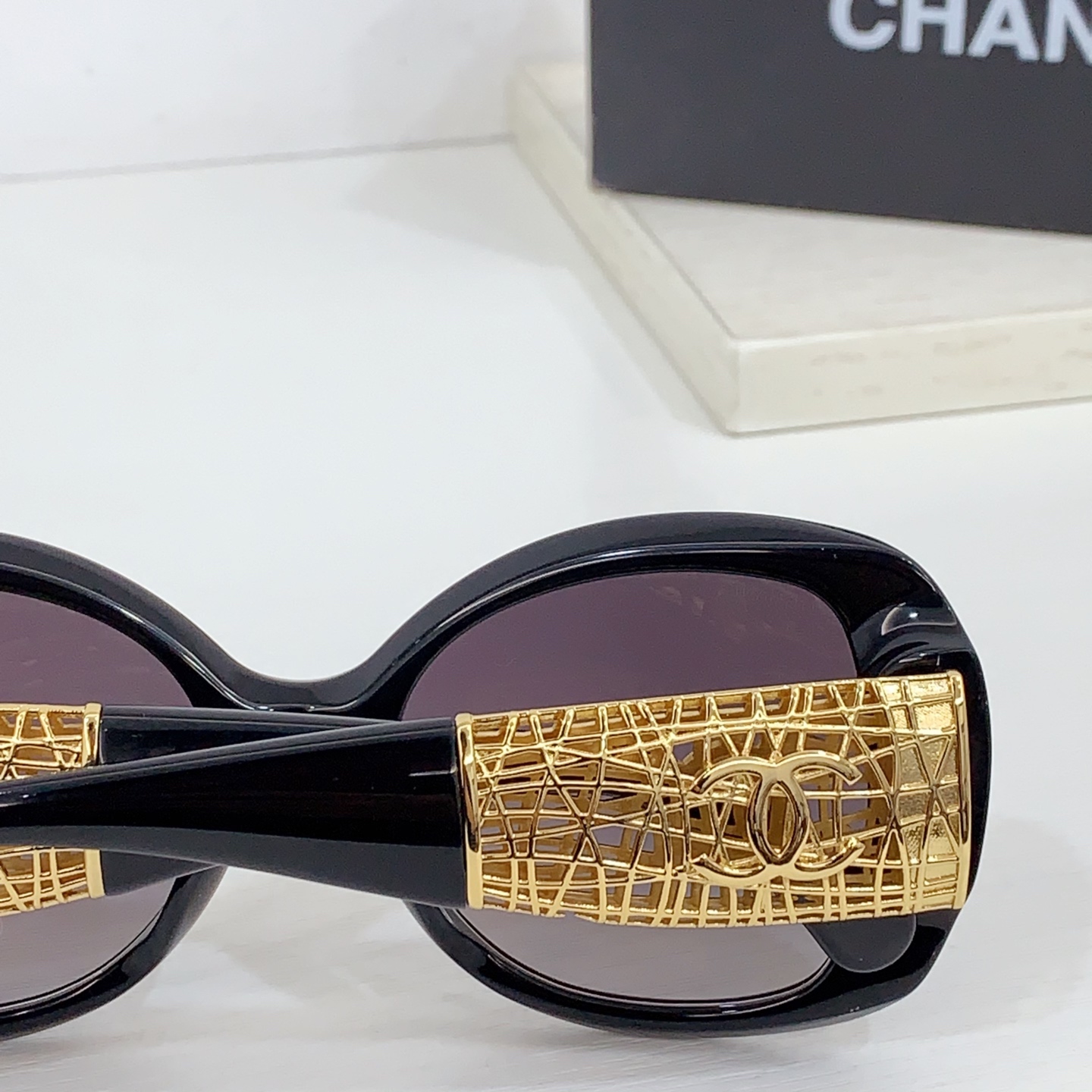  
 Chanel* 
CH5531
Size54-21–140
