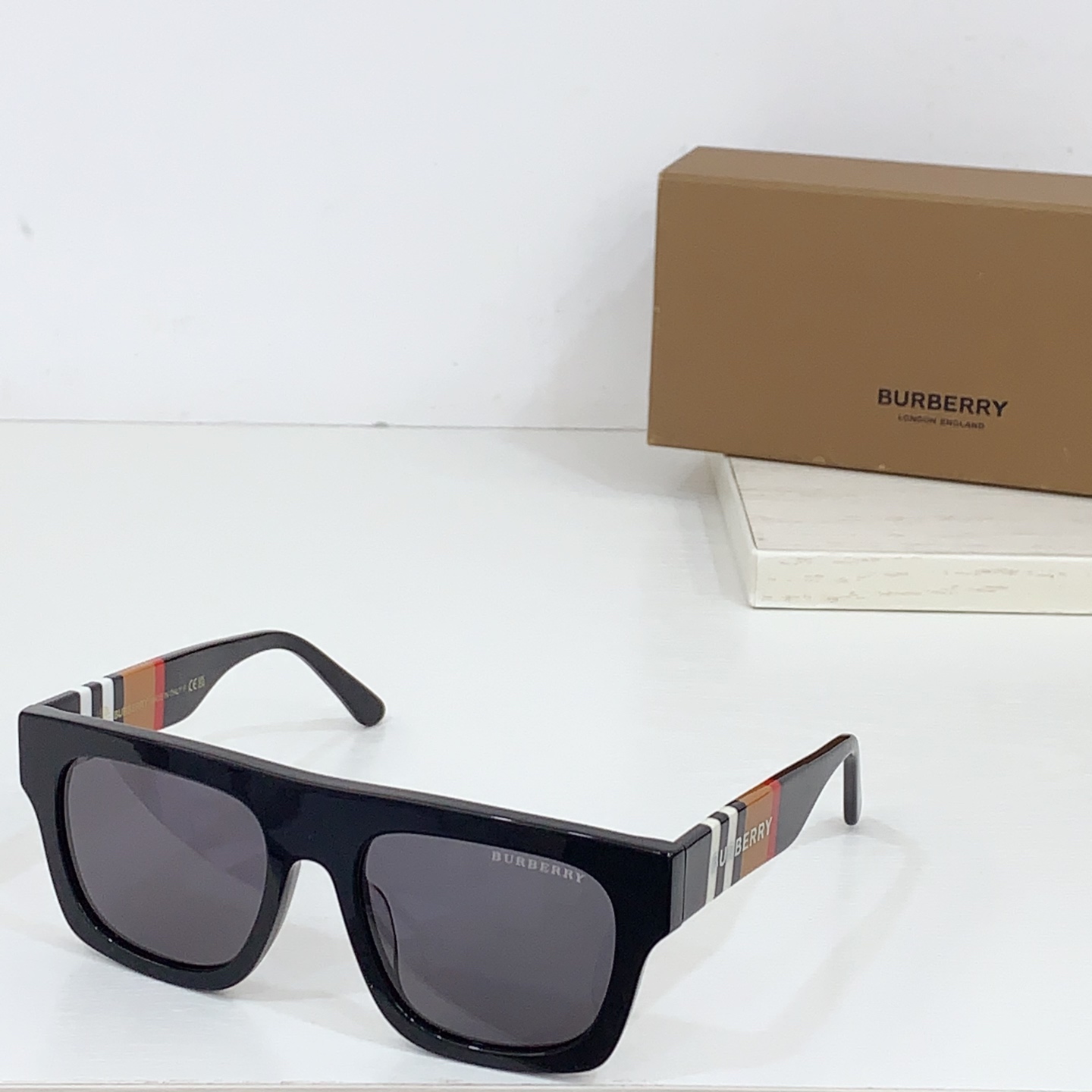  BURBERR* 
MODEL：BE4488
SIZE：54口18-145
