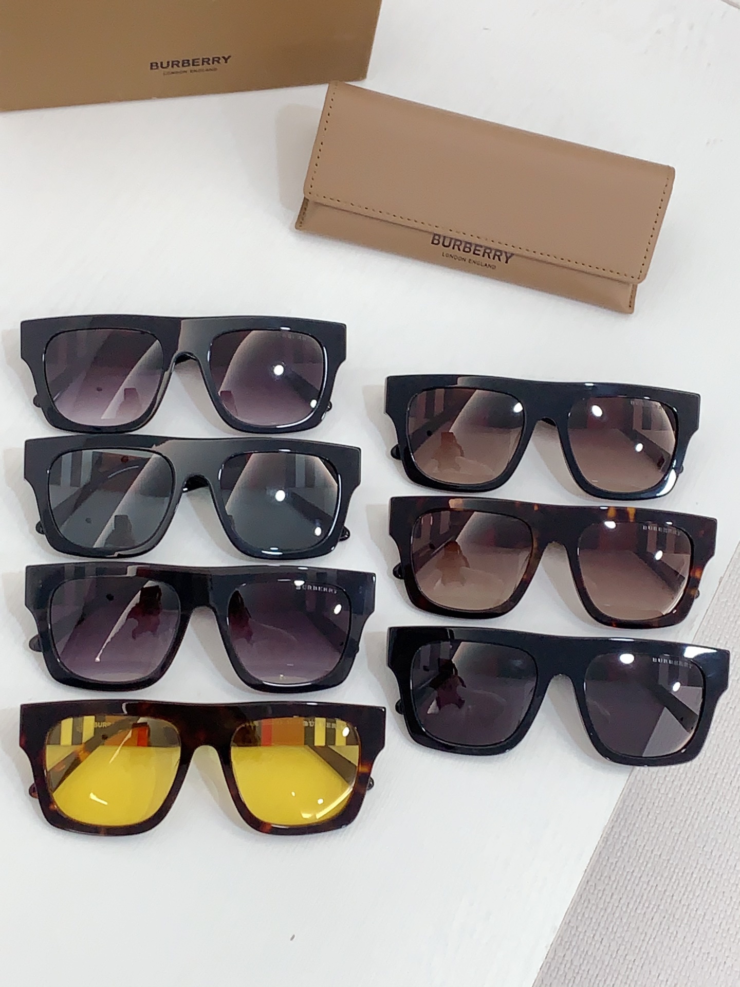 BURBERR* 
MODEL：BE4488
SIZE：54口18-145
