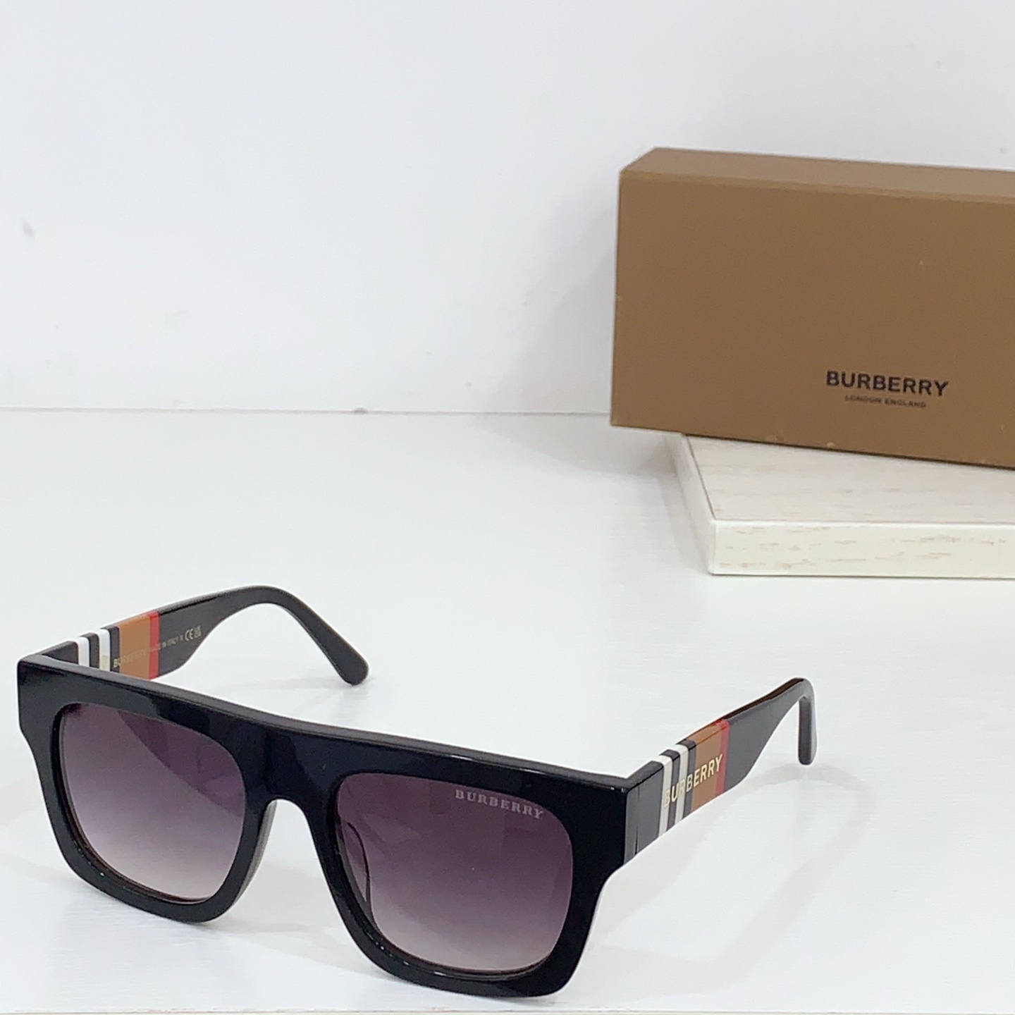  BURBERR* 
MODEL：BE4488
SIZE：54口18-145
