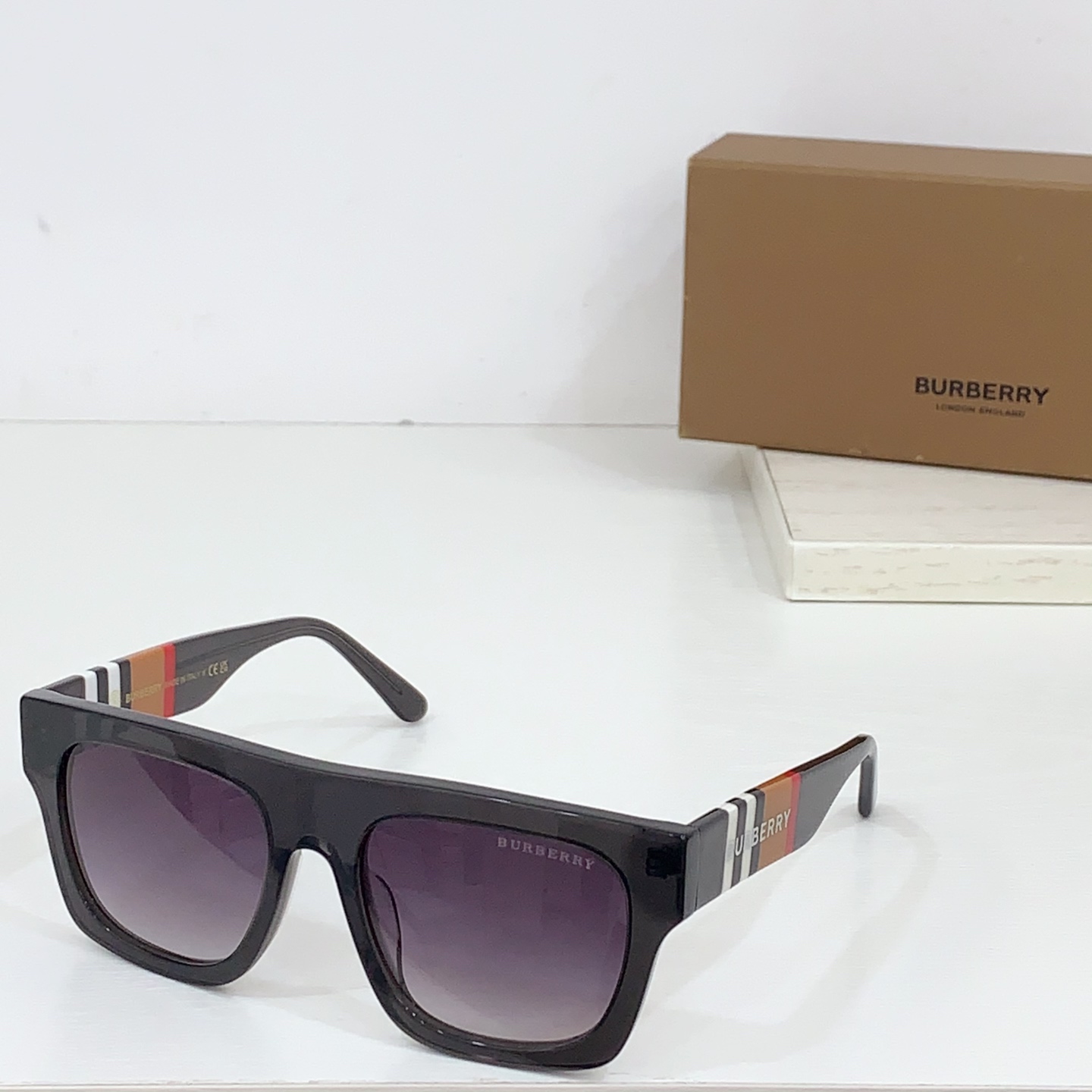  BURBERR* 
MODEL：BE4488
SIZE：54口18-145
