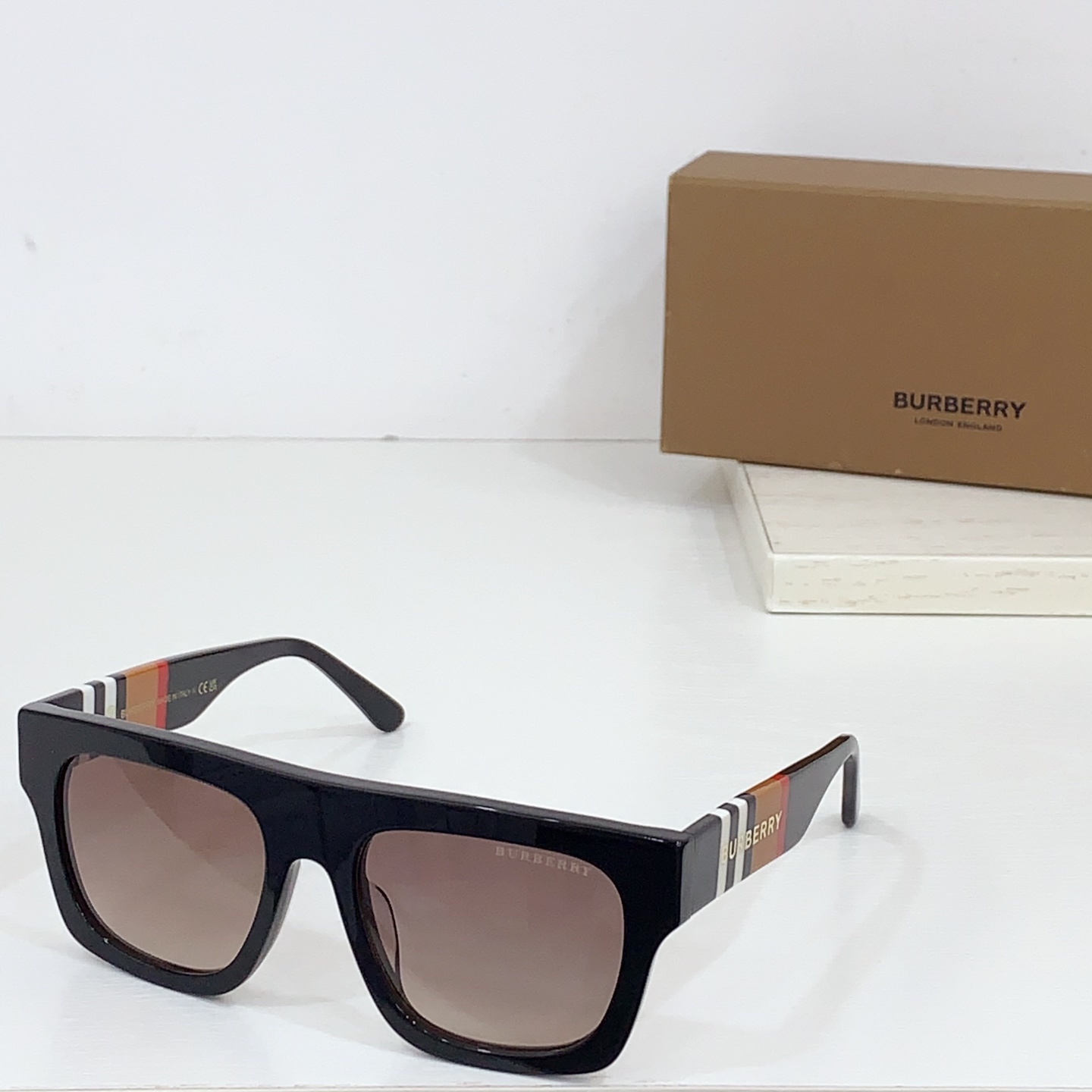  BURBERR* 
MODEL：BE4488
SIZE：54口18-145

