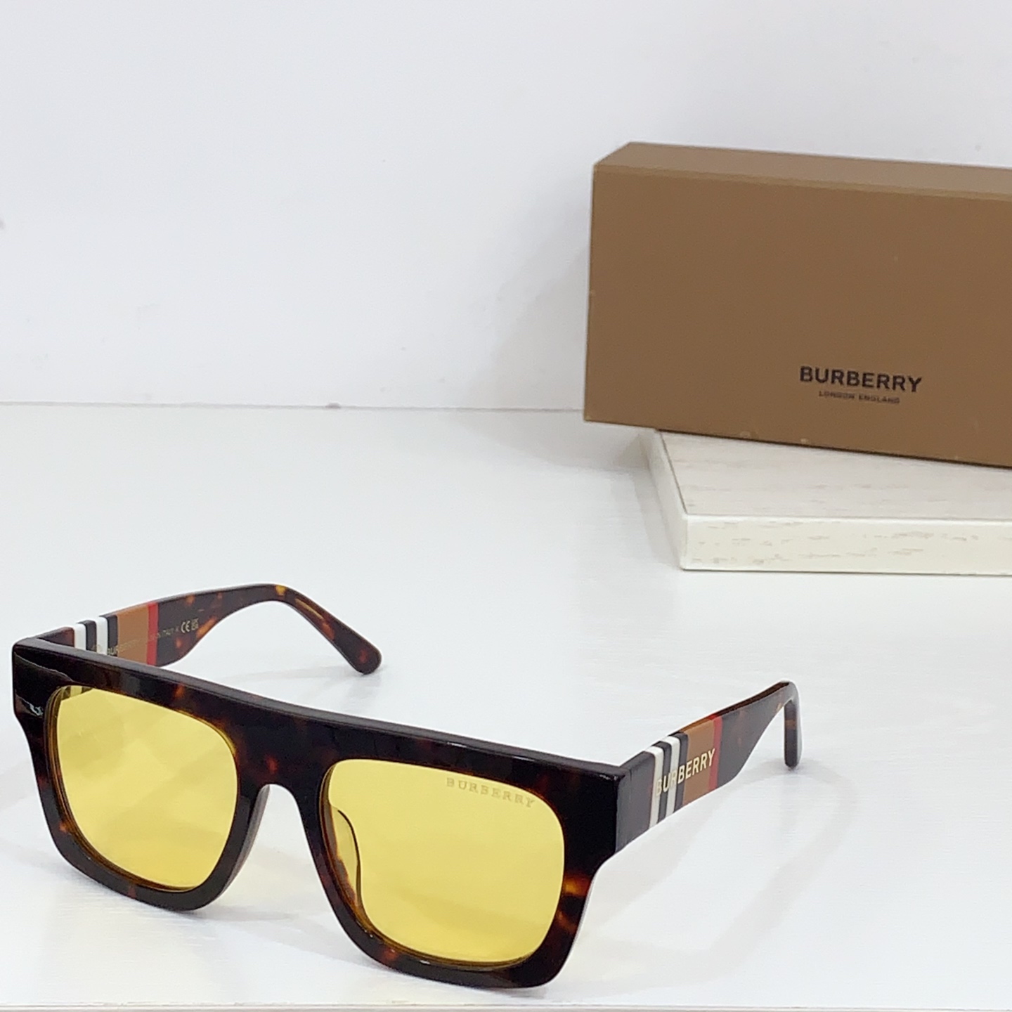 BURBERR* 
MODEL：BE4488
SIZE：54口18-145
