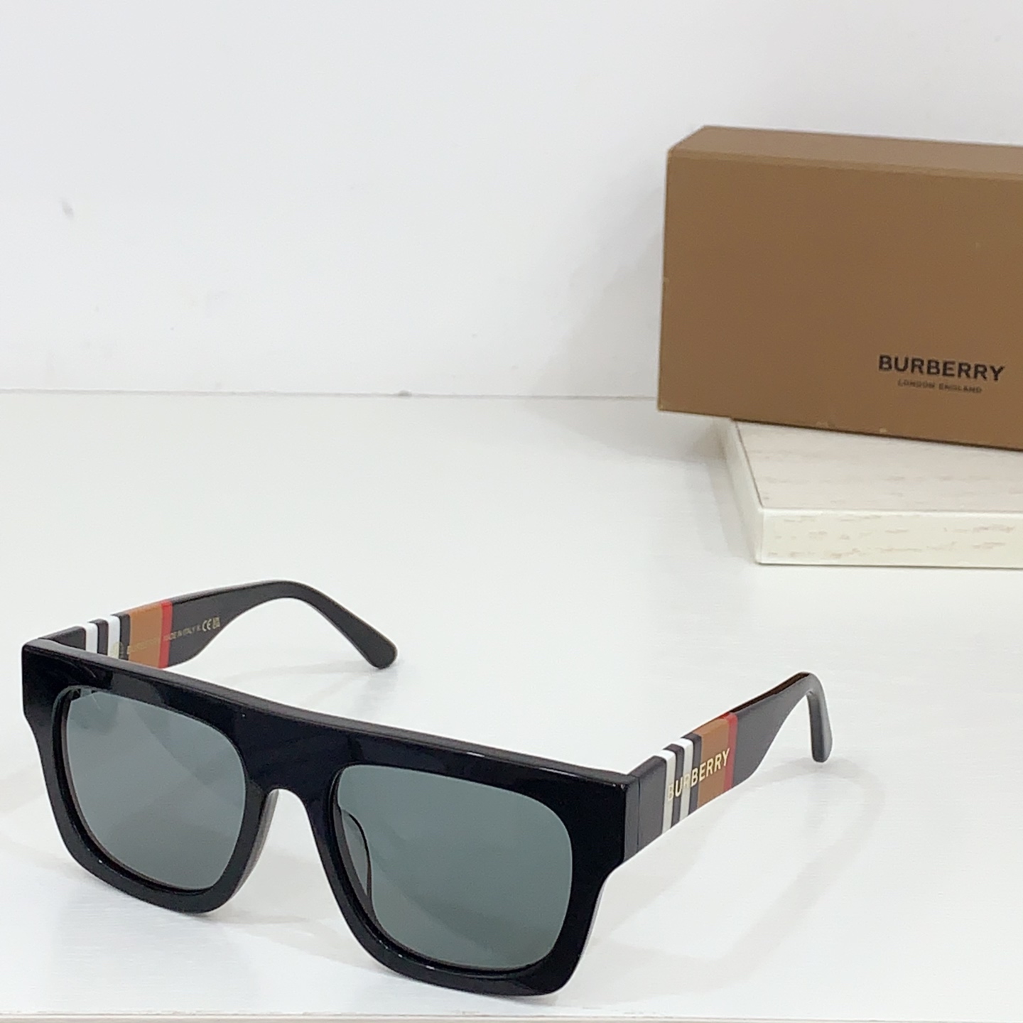  BURBERR* 
MODEL：BE4488
SIZE：54口18-145
