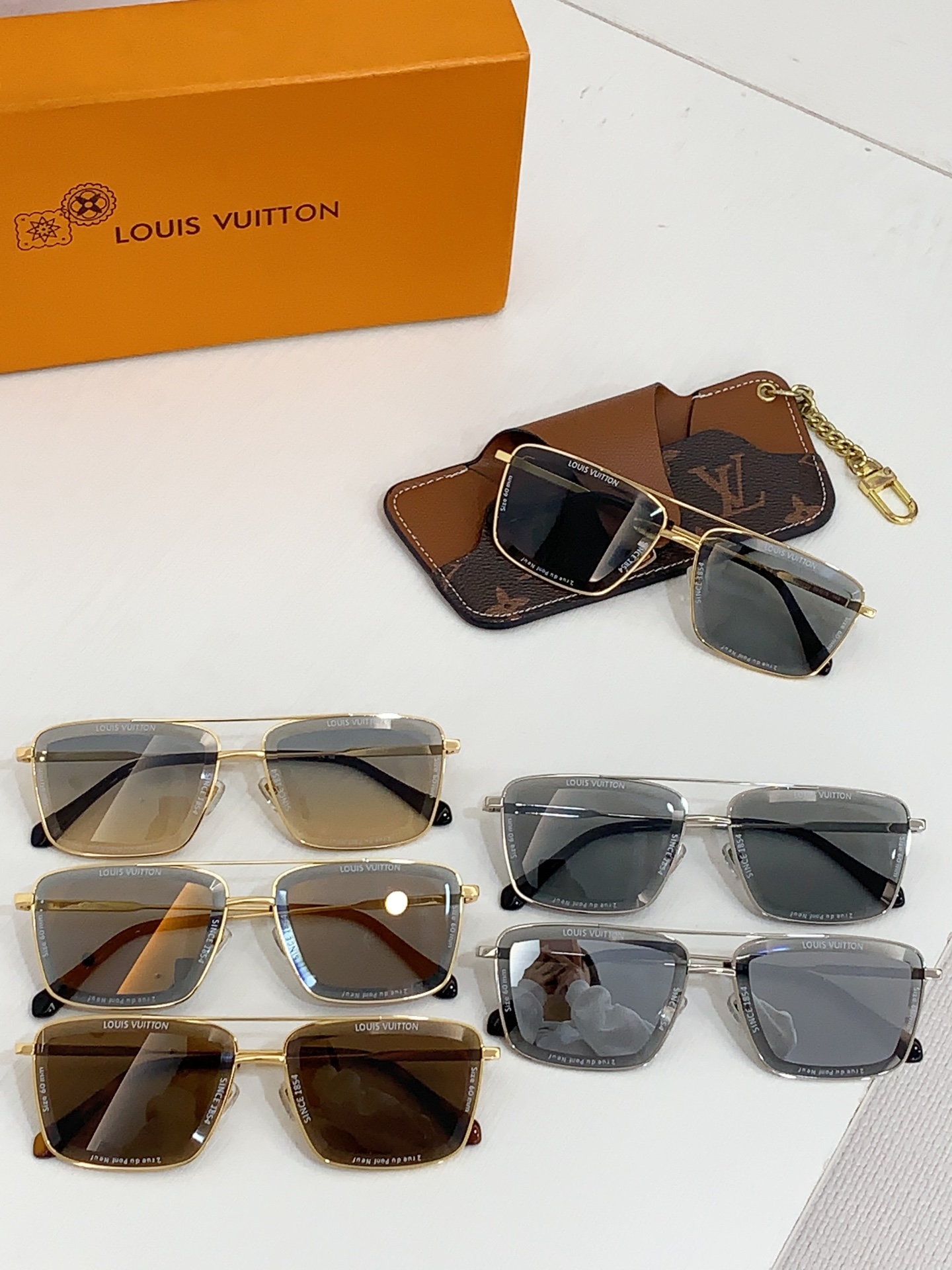  LOUIS VUITTO*
MODEL：Z2608U～Z2633U～Z2610U～Z2647U～Z26
