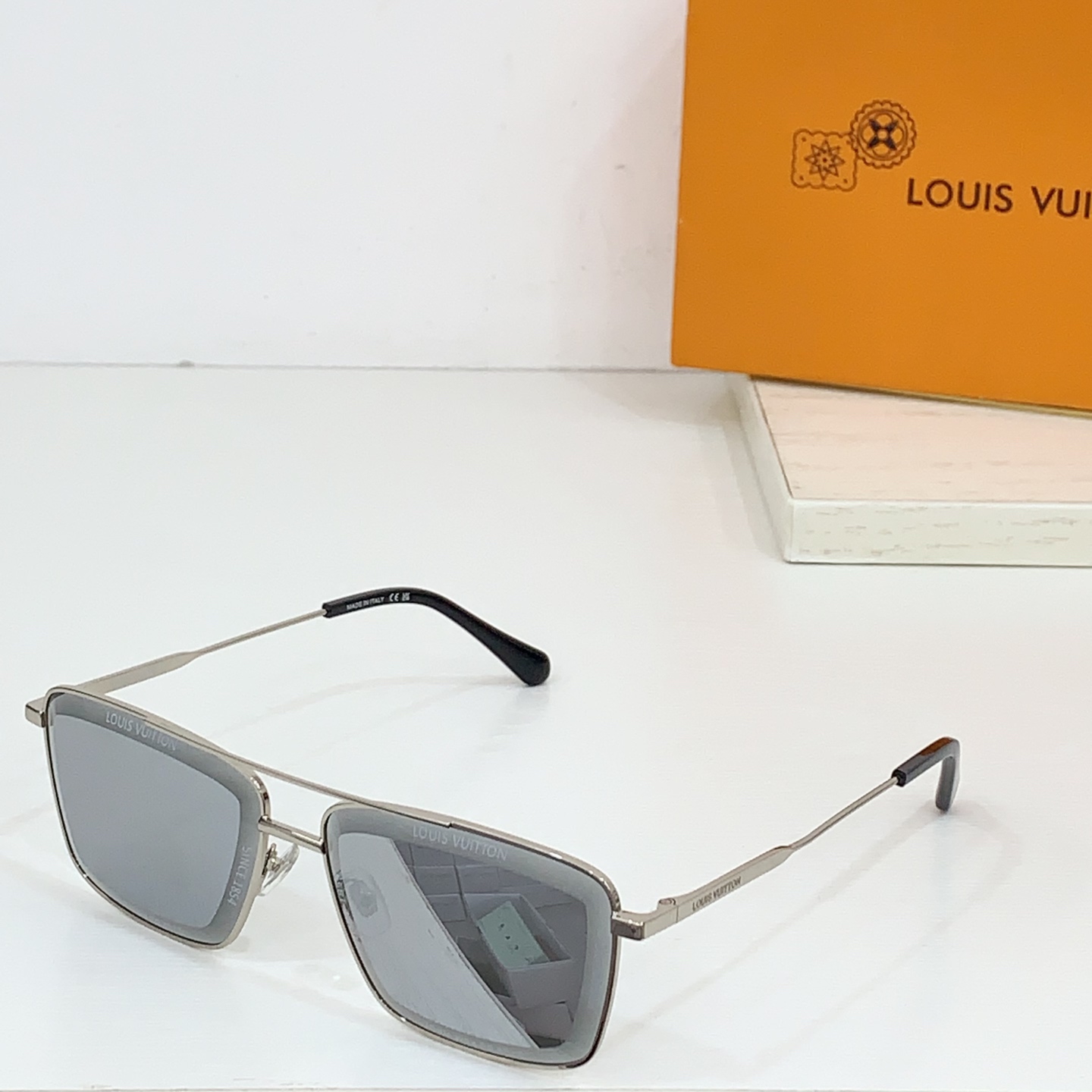  LOUIS VUITTO*
MODEL：Z2608U～Z2633U～Z2610U～Z2647U～Z26