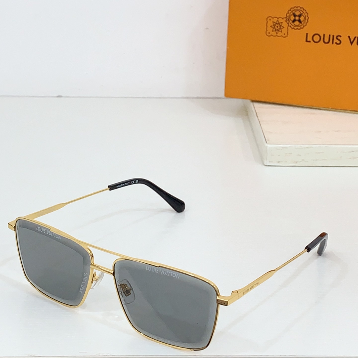  LOUIS VUITTO*
MODEL：Z2608U～Z2633U～Z2610U～Z2647U～Z26