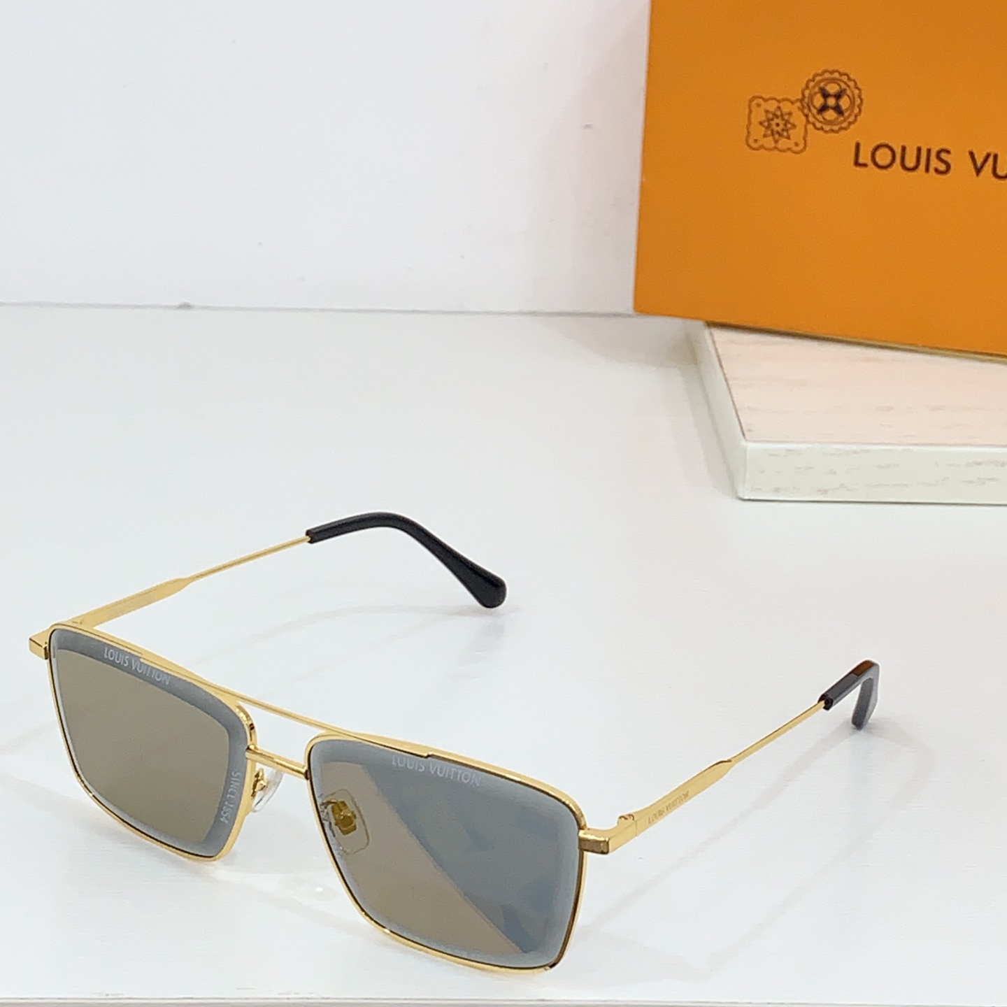  LOUIS VUITTO*
MODEL：Z2608U～Z2633U～Z2610U～Z2647U～Z26