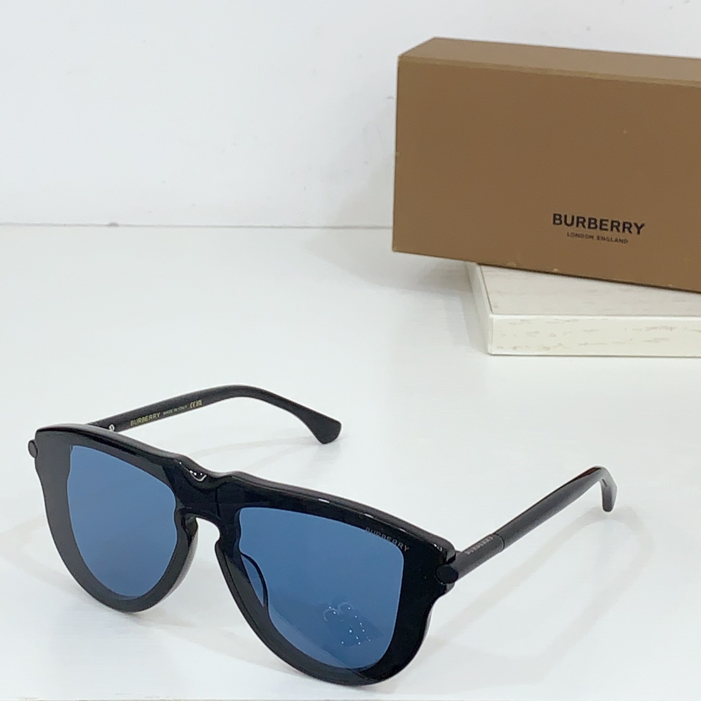  BURBERR*
MODEL：OBE4427
SIZE：136口0-140
