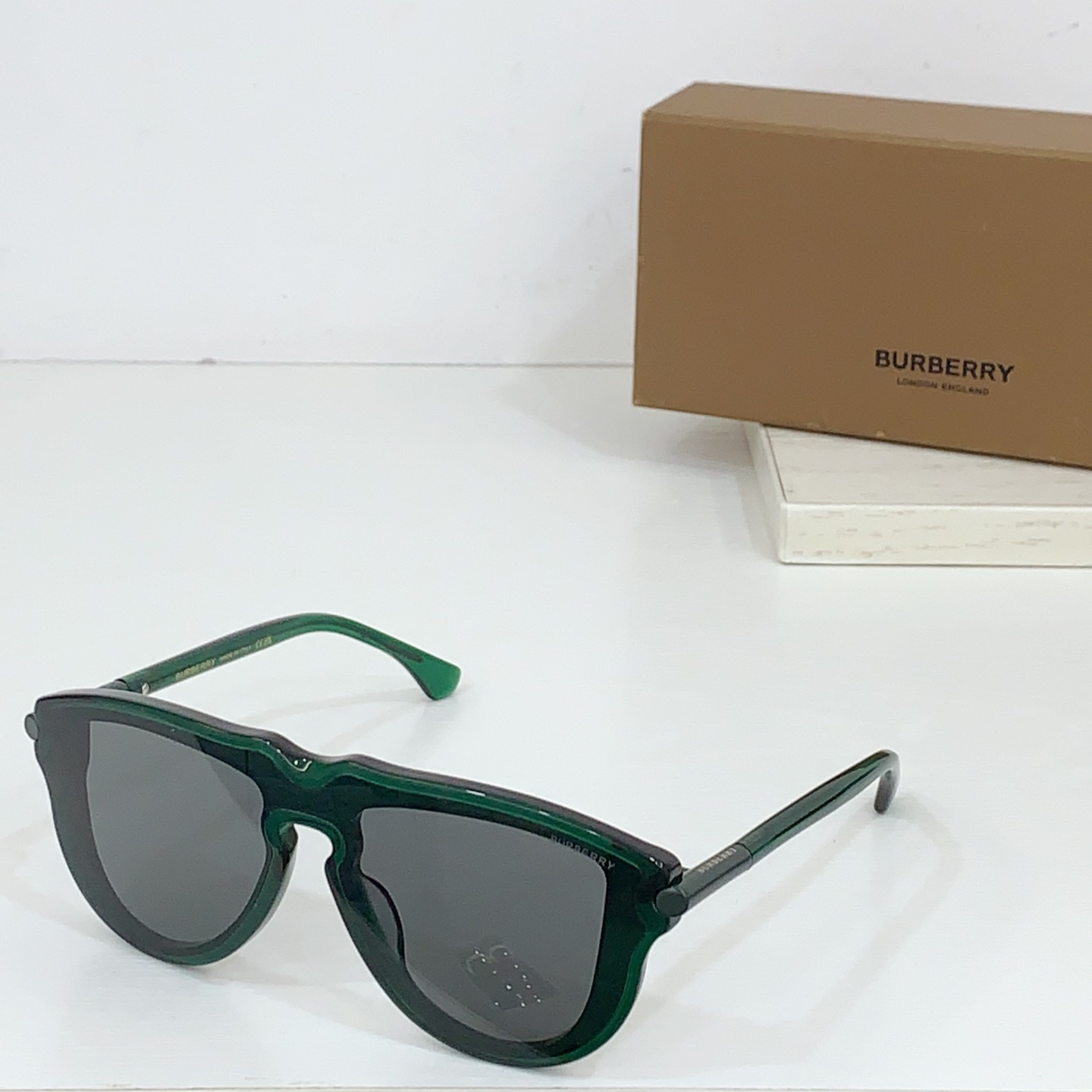  BURBERR*
MODEL：OBE4427
SIZE：136口0-140
