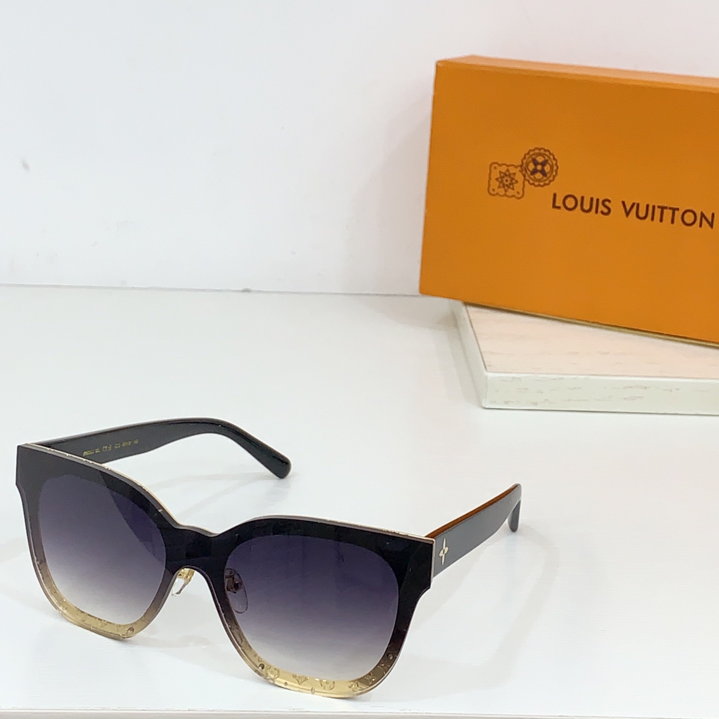  LOUIS VUITTO*
MODEL：Z2565U
SIZE：57口16-145
