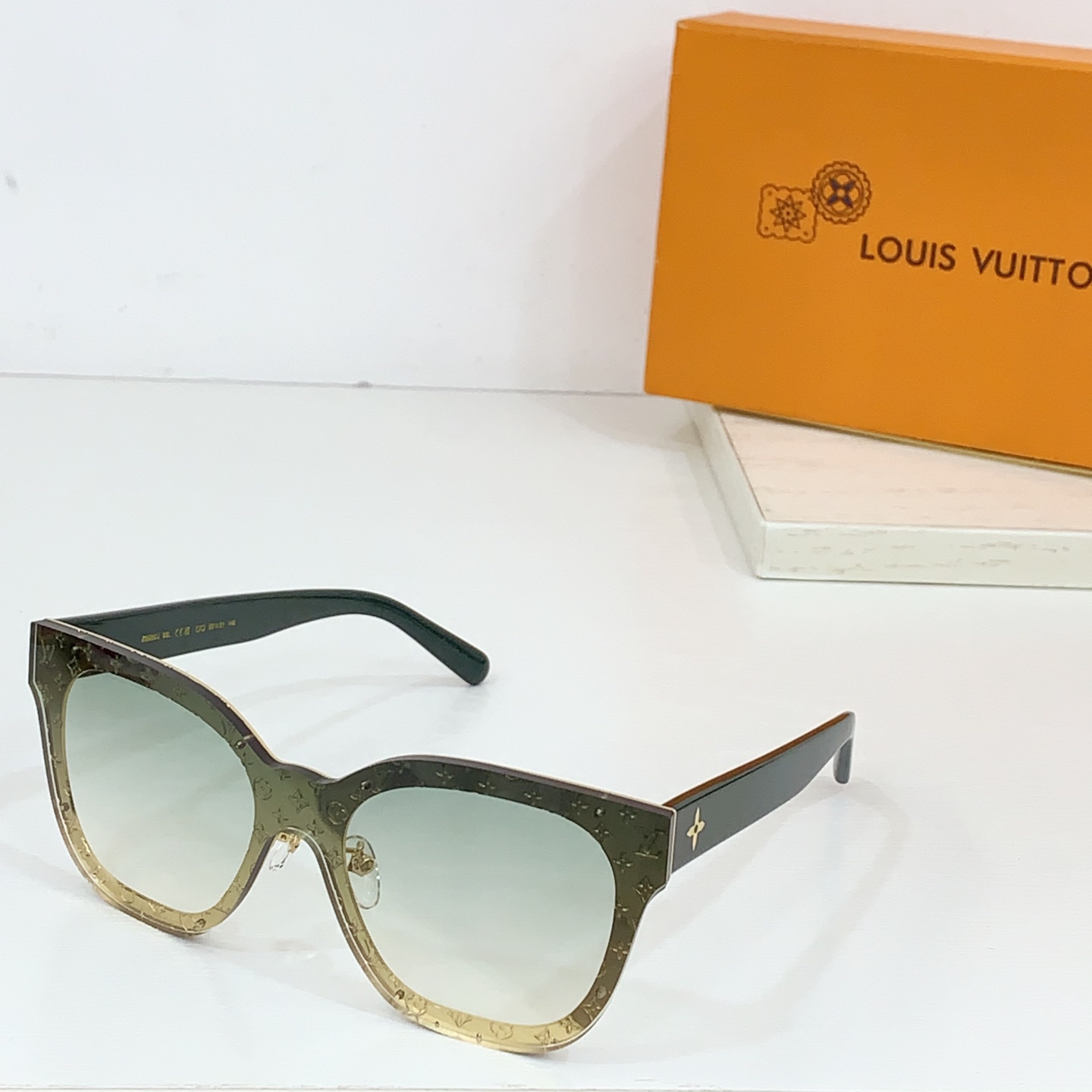  LOUIS VUITTO*
MODEL：Z2565U
SIZE：57口16-145
