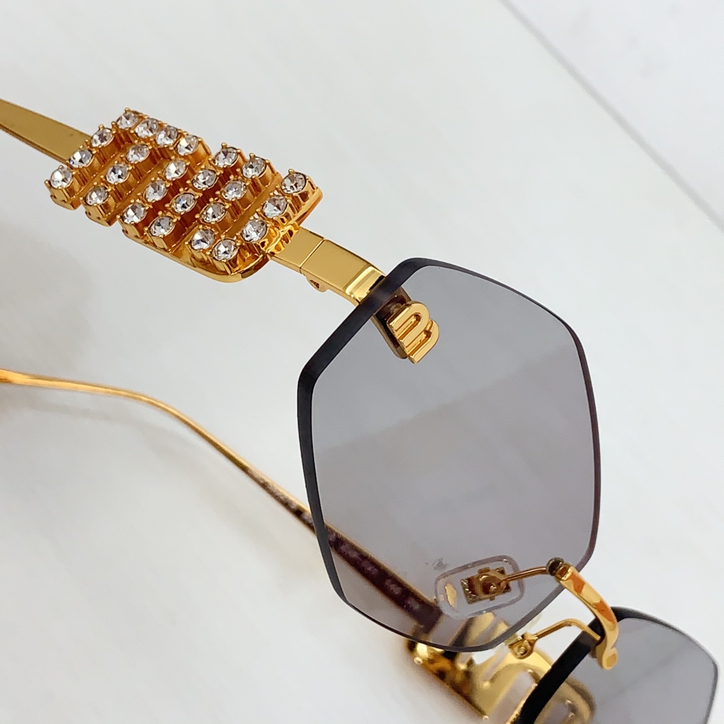 MIU MIU
MODELSMU 5692TS
SIZE：50口18-140
