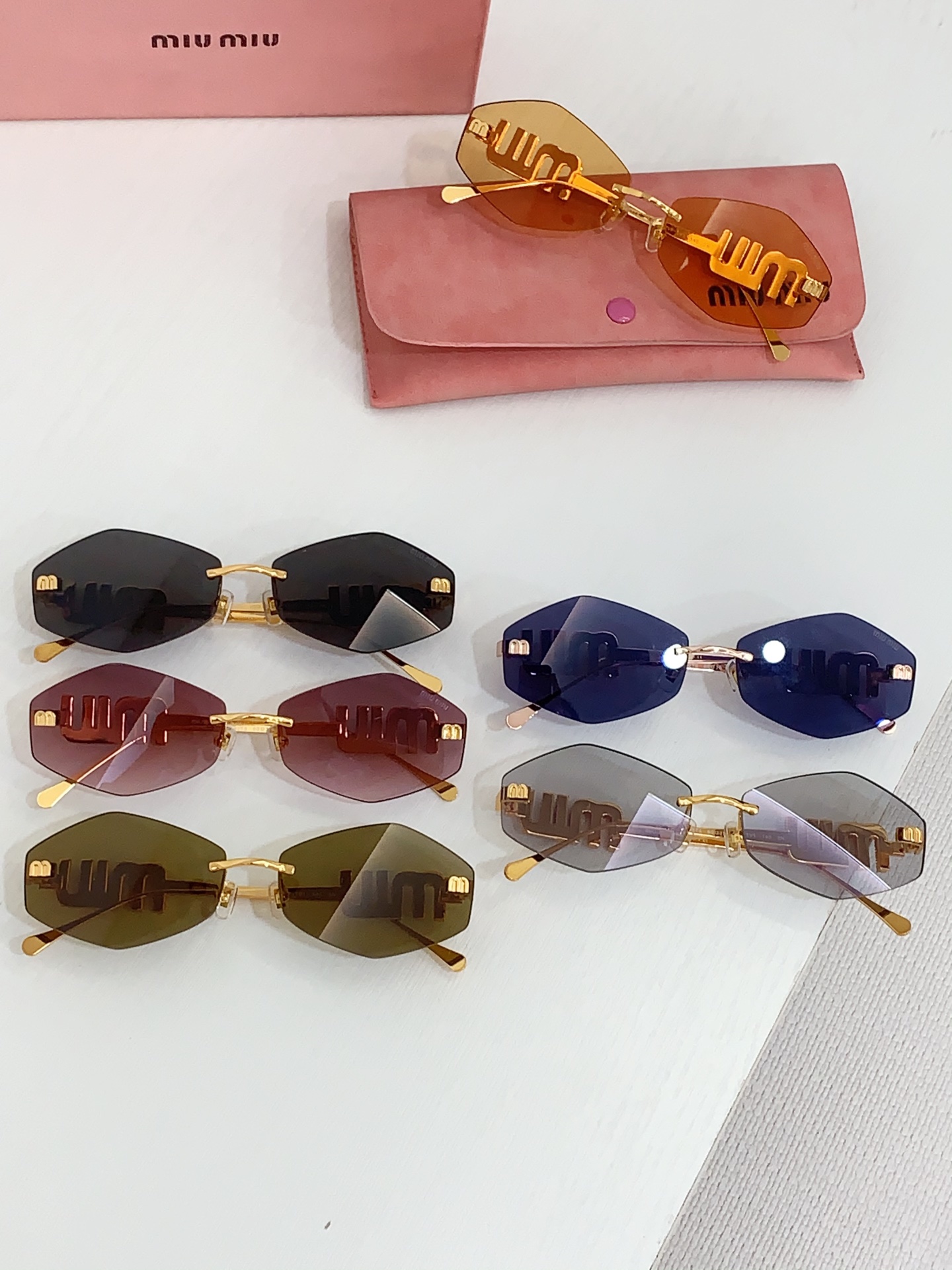 MIU MIU
MODELSMU 5692TS
SIZE：50口18-140
